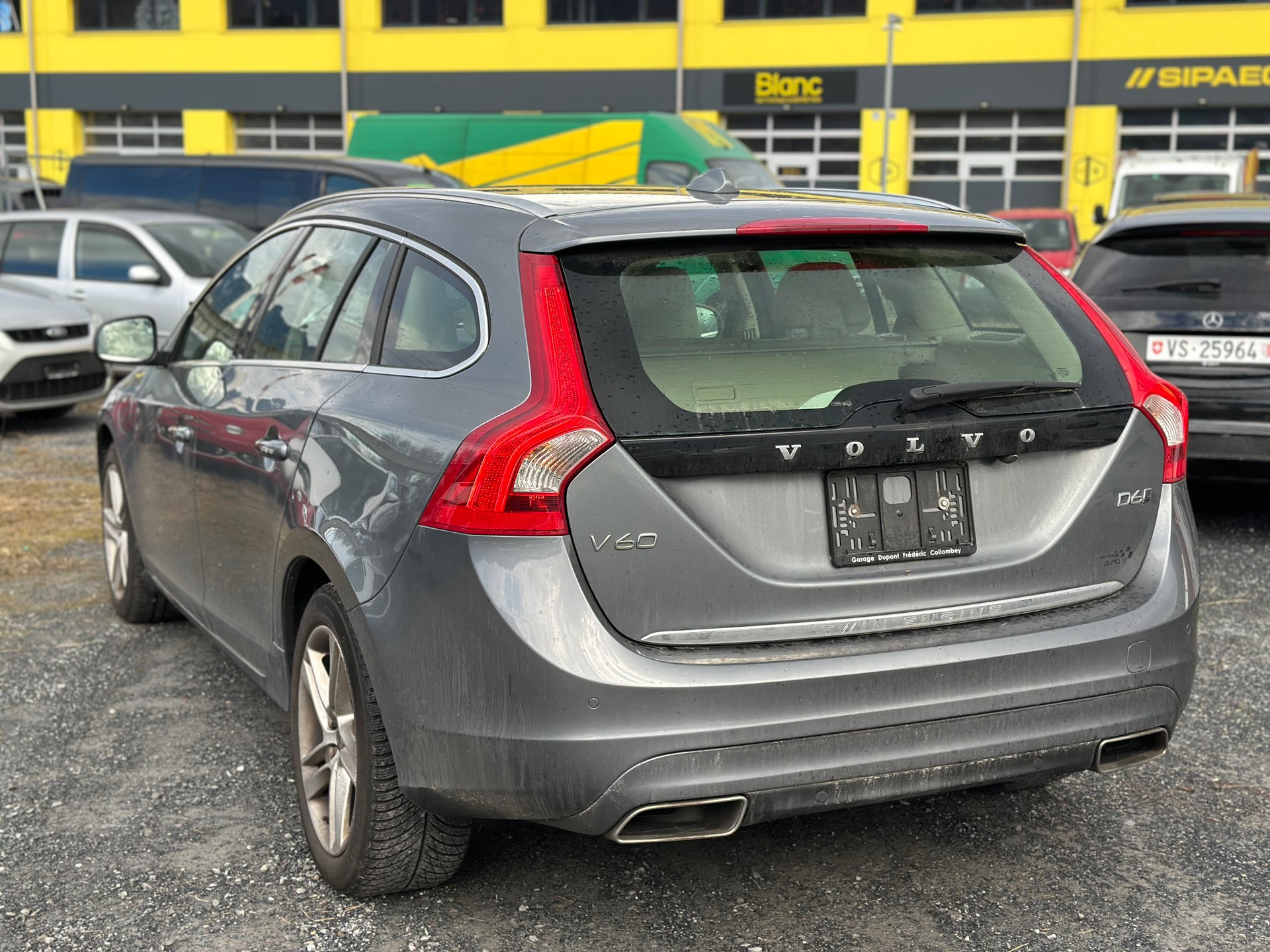 VOLVO V60 D6 AWD Plug-in Hybrid Momentum Geartronic-image-6