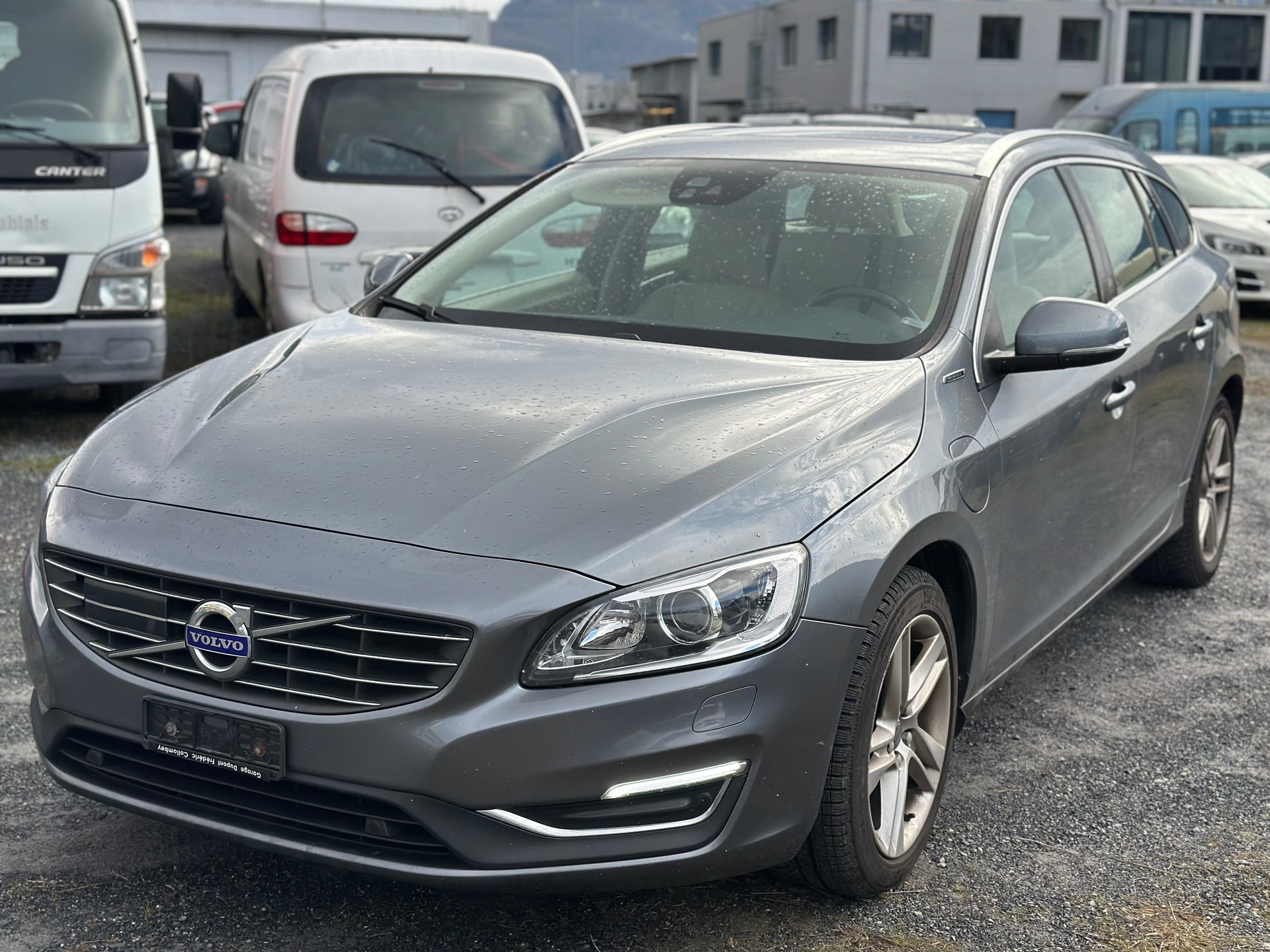 VOLVO V60 D6 AWD Plug-in Hybrid Momentum Geartronic-image-0