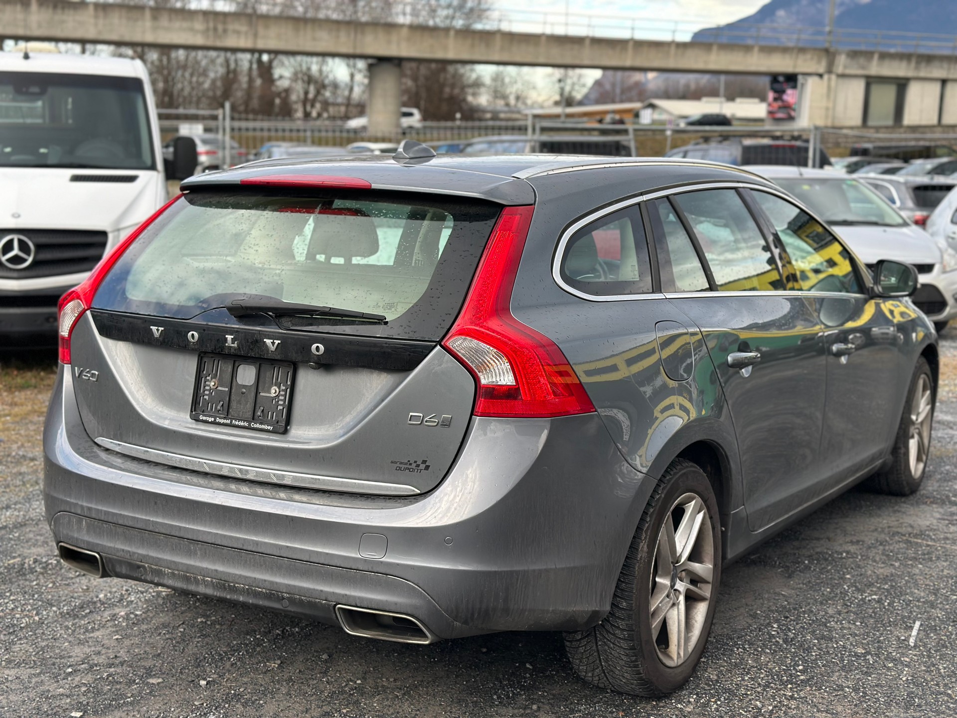 VOLVO V60 D6 AWD Plug-in Hybrid Momentum Geartronic-image-4