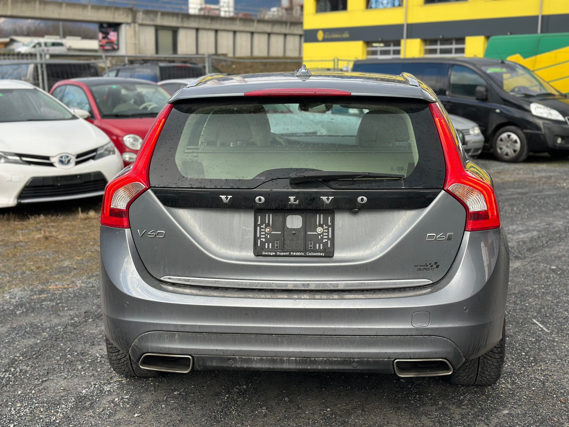 VOLVO V60 D6 AWD Plug-in Hybrid Momentum Geartronic-image-5