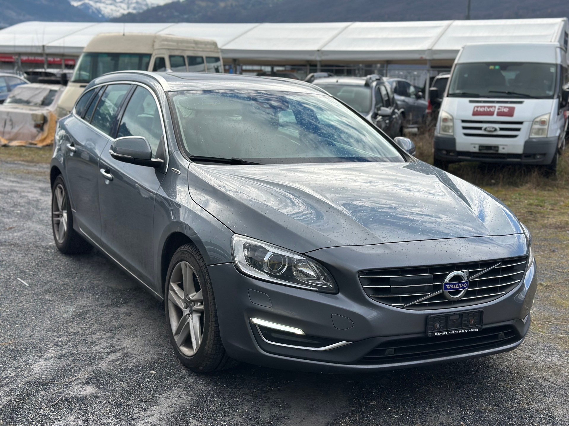 VOLVO V60 D6 AWD Plug-in Hybrid Momentum Geartronic-image-2