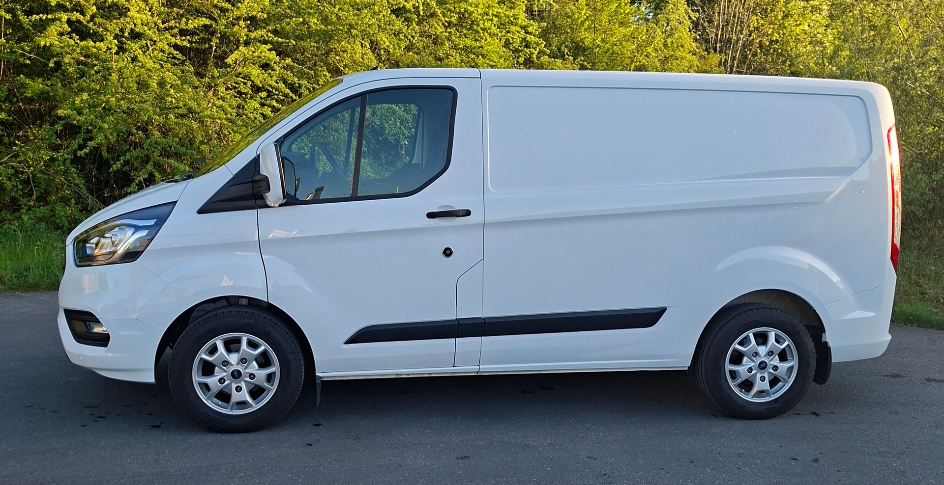FORD TRANSIT CUSTOM-image-1