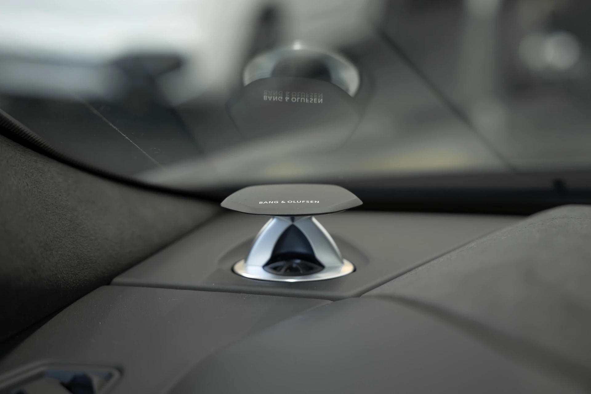 LAMBORGHINI Urus SE-image-22