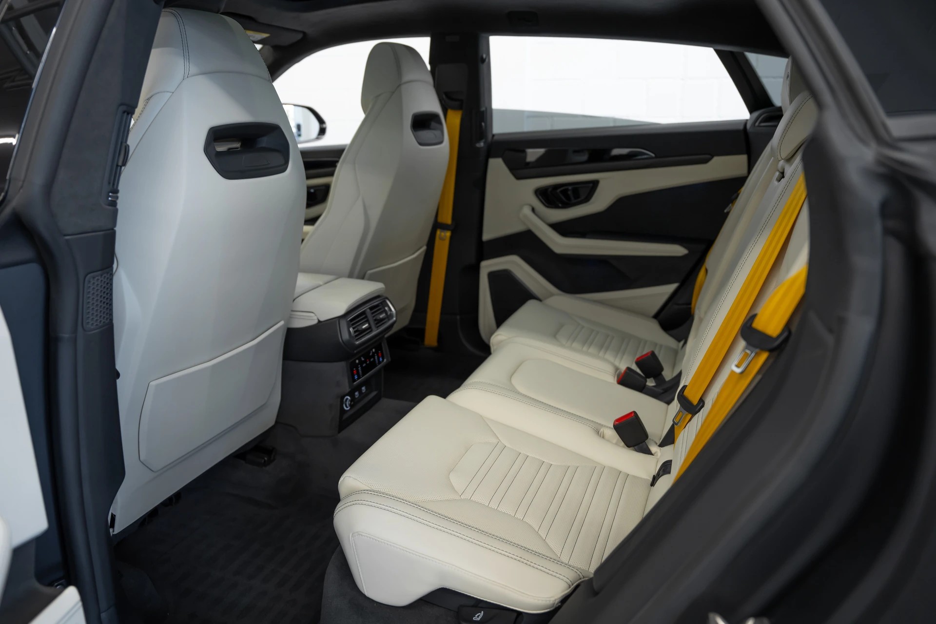 LAMBORGHINI Urus SE-image-14