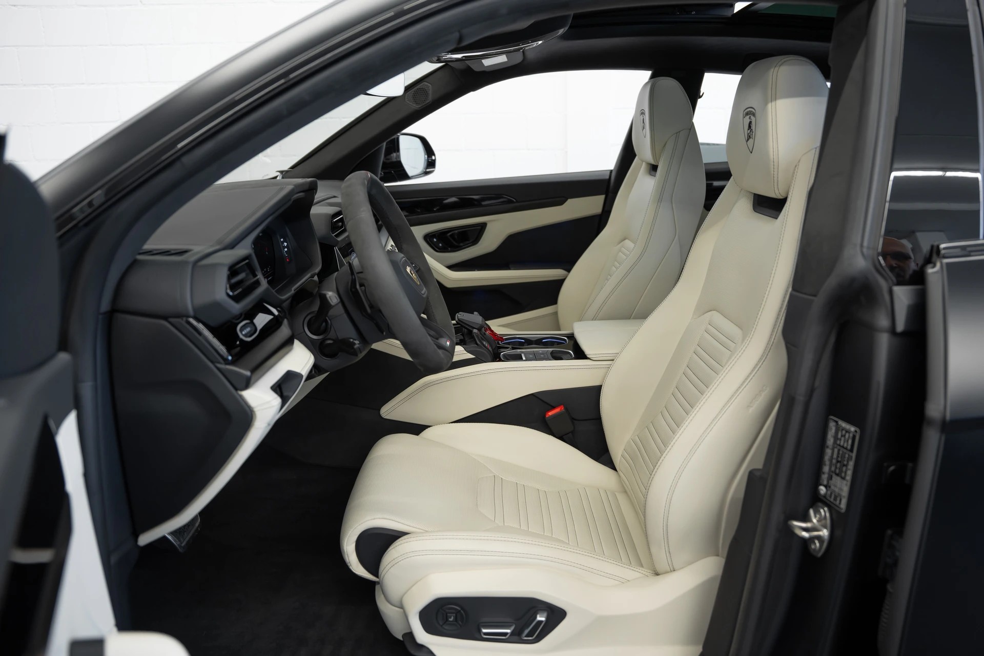 LAMBORGHINI Urus SE-image-12
