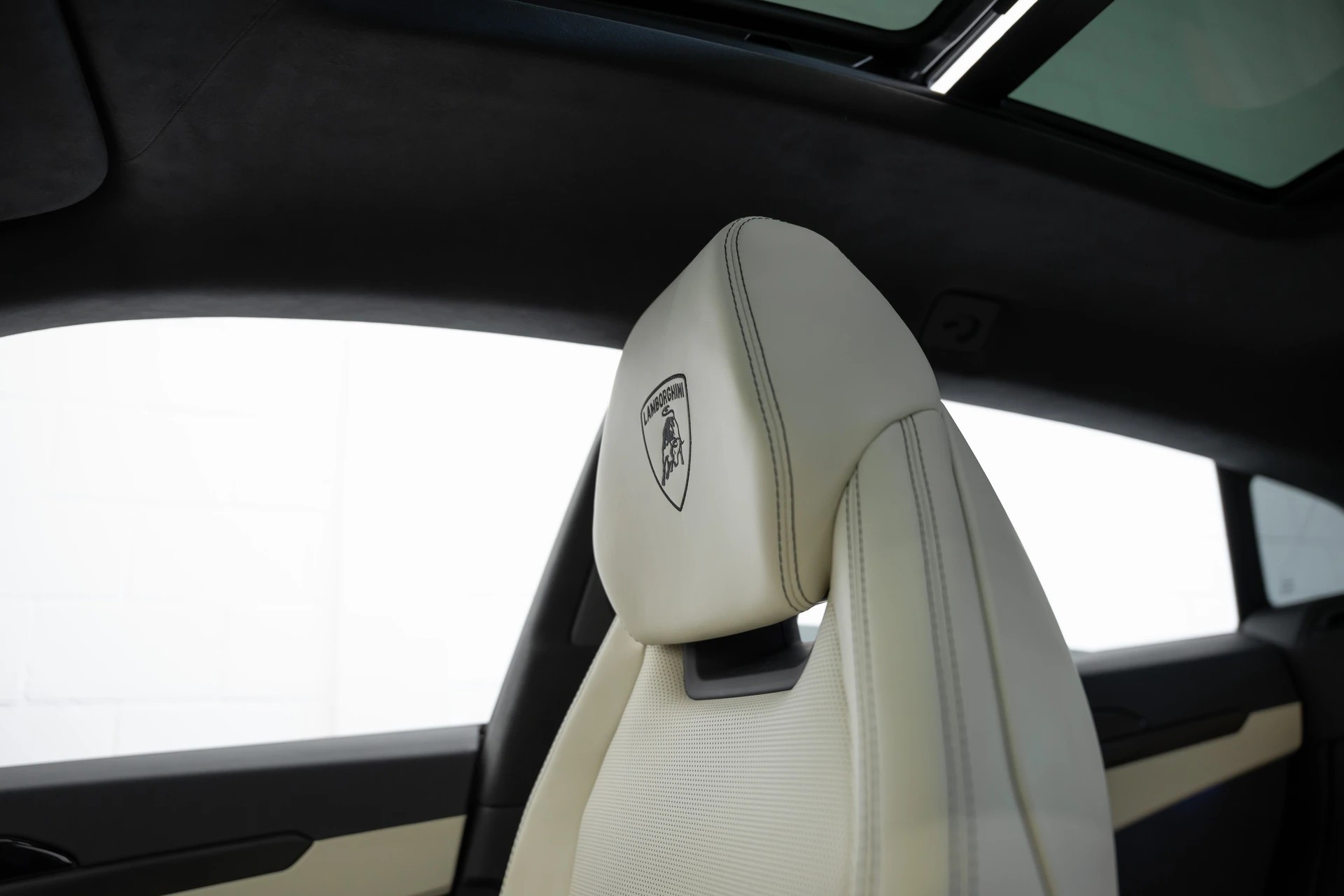 LAMBORGHINI Urus SE-image-27