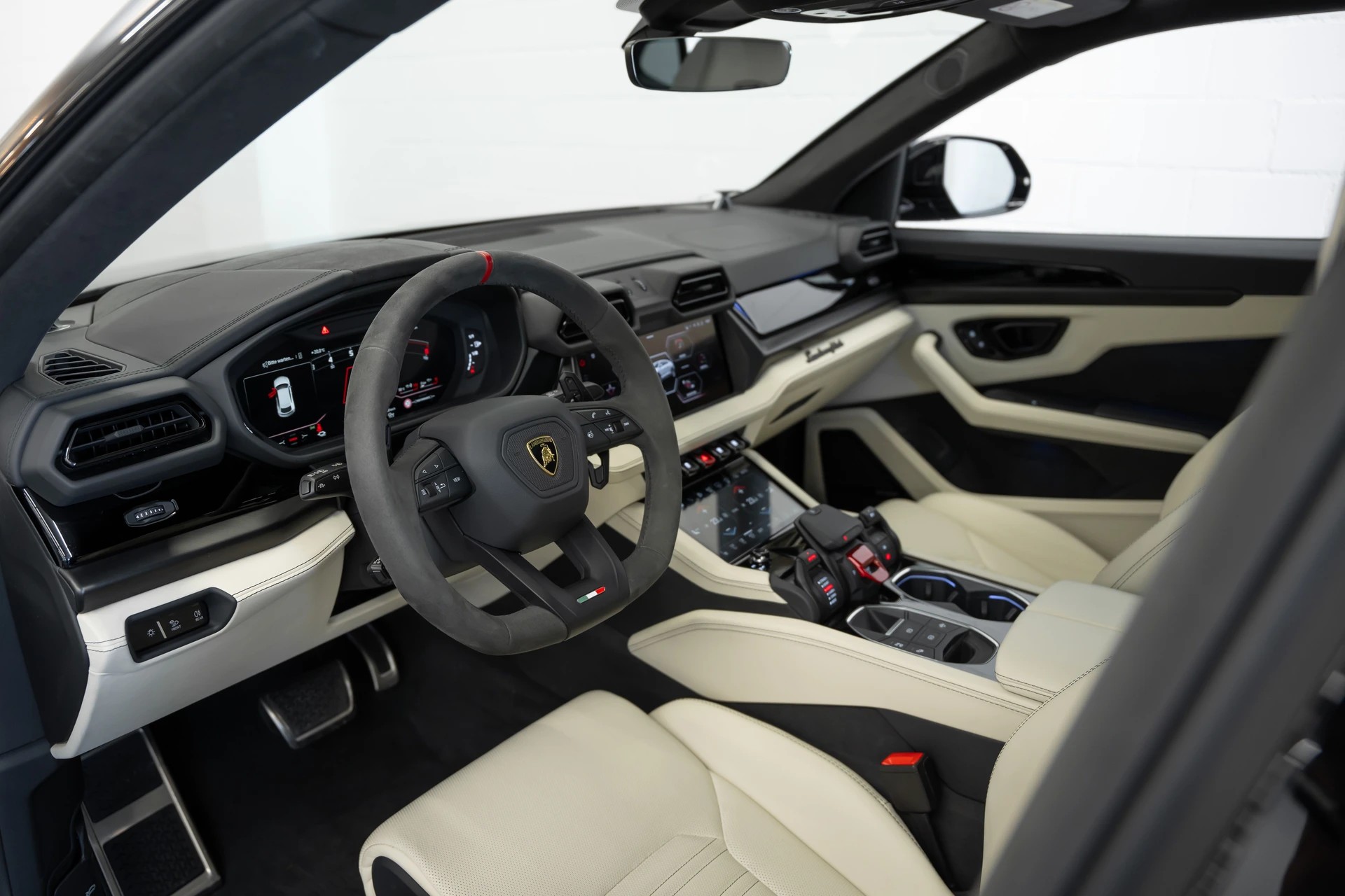 LAMBORGHINI Urus SE-image-10