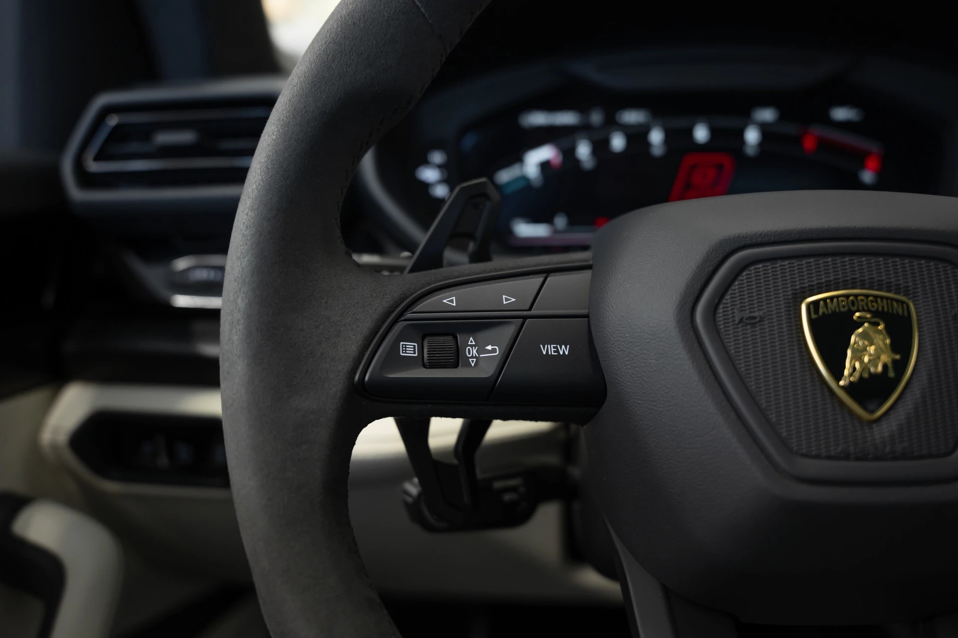 LAMBORGHINI Urus SE-image-25