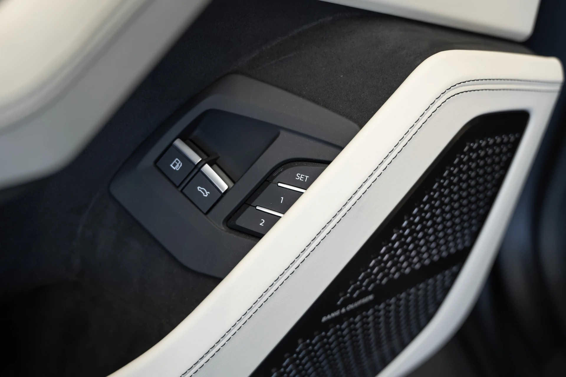 LAMBORGHINI Urus SE-image-18