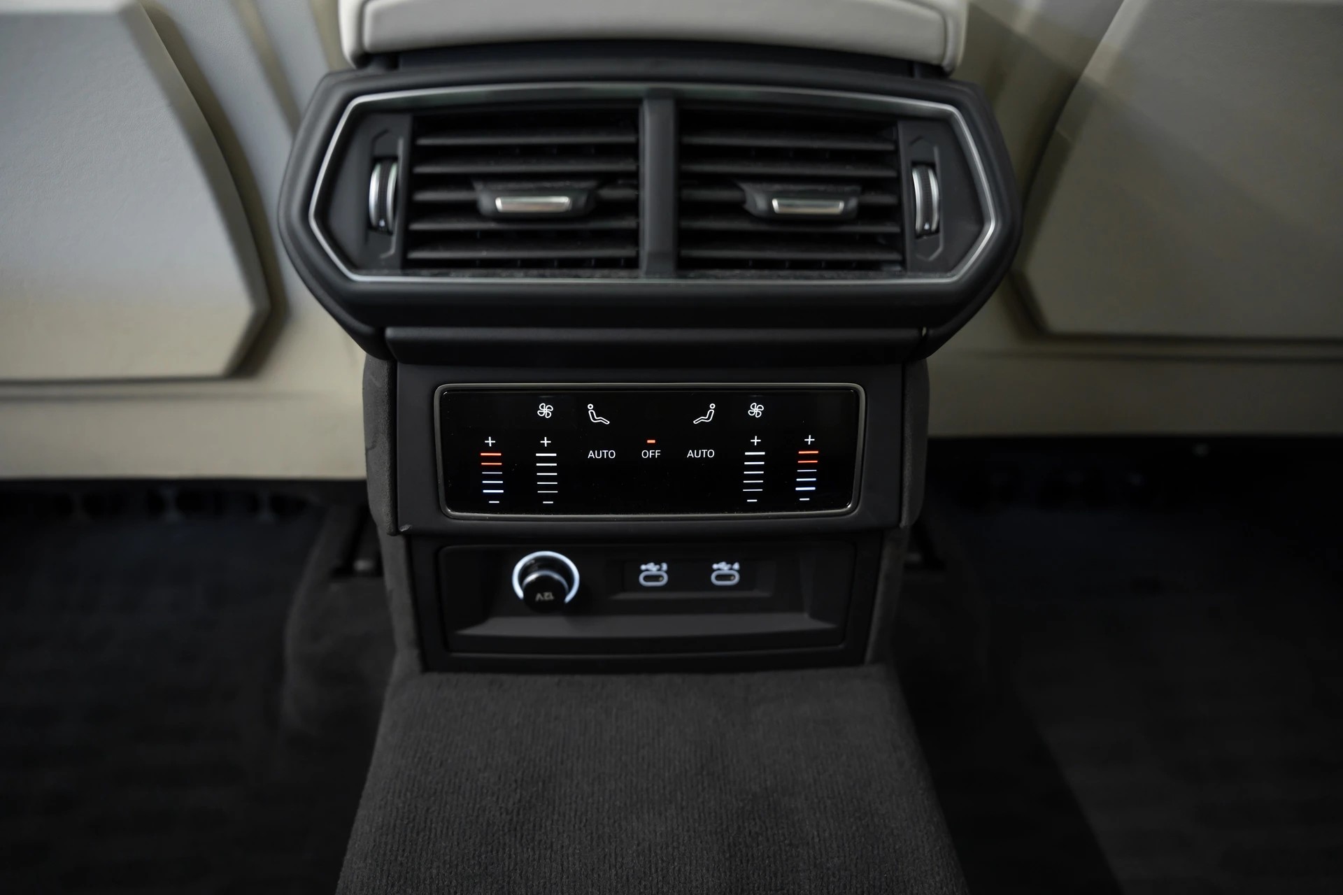 LAMBORGHINI Urus SE-image-19