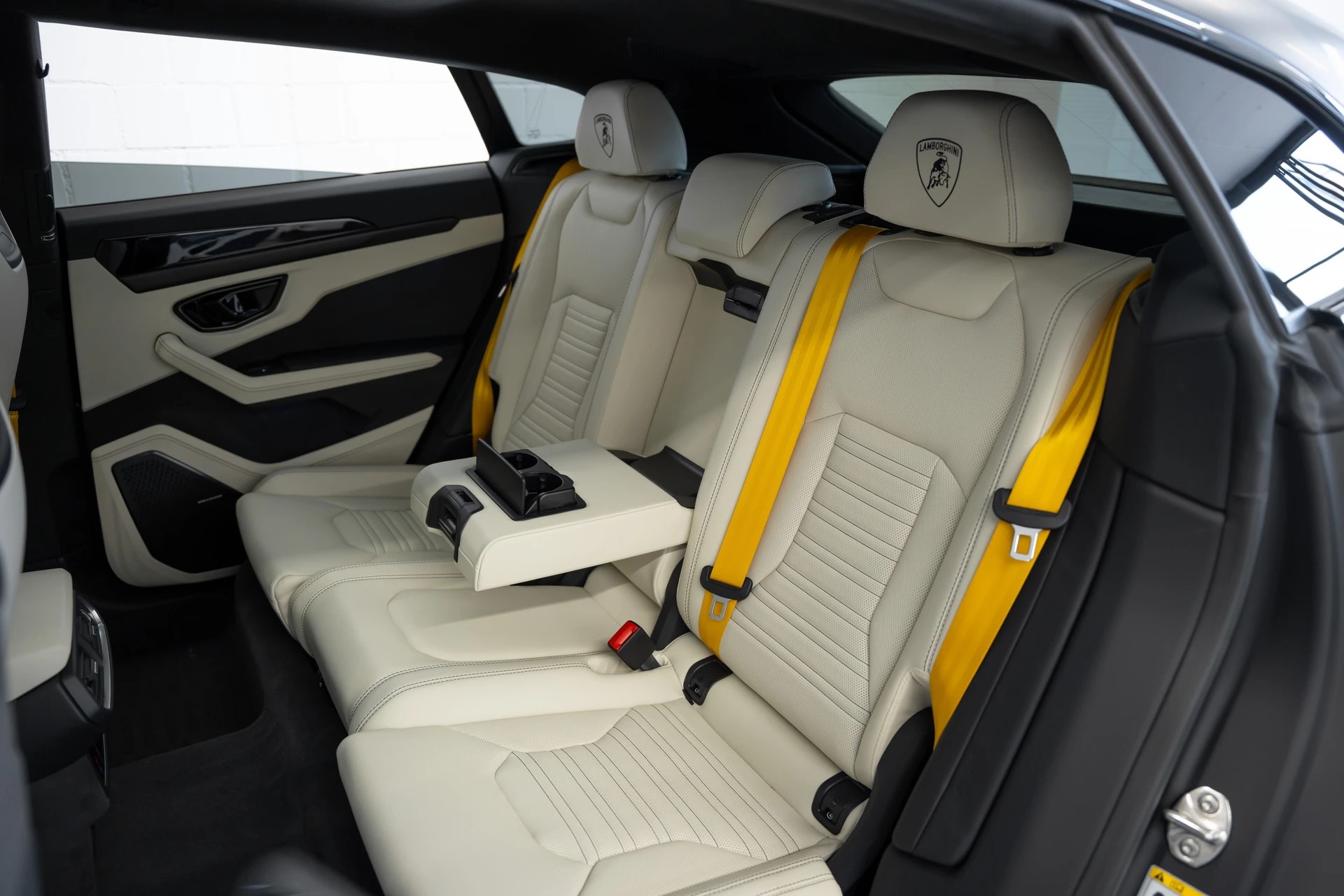 LAMBORGHINI Urus SE-image-13
