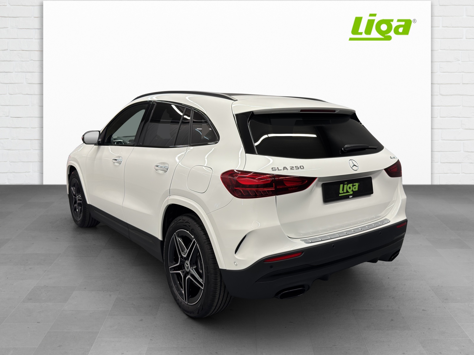 MERCEDES-BENZ GLA 250 Swiss Star-image-3