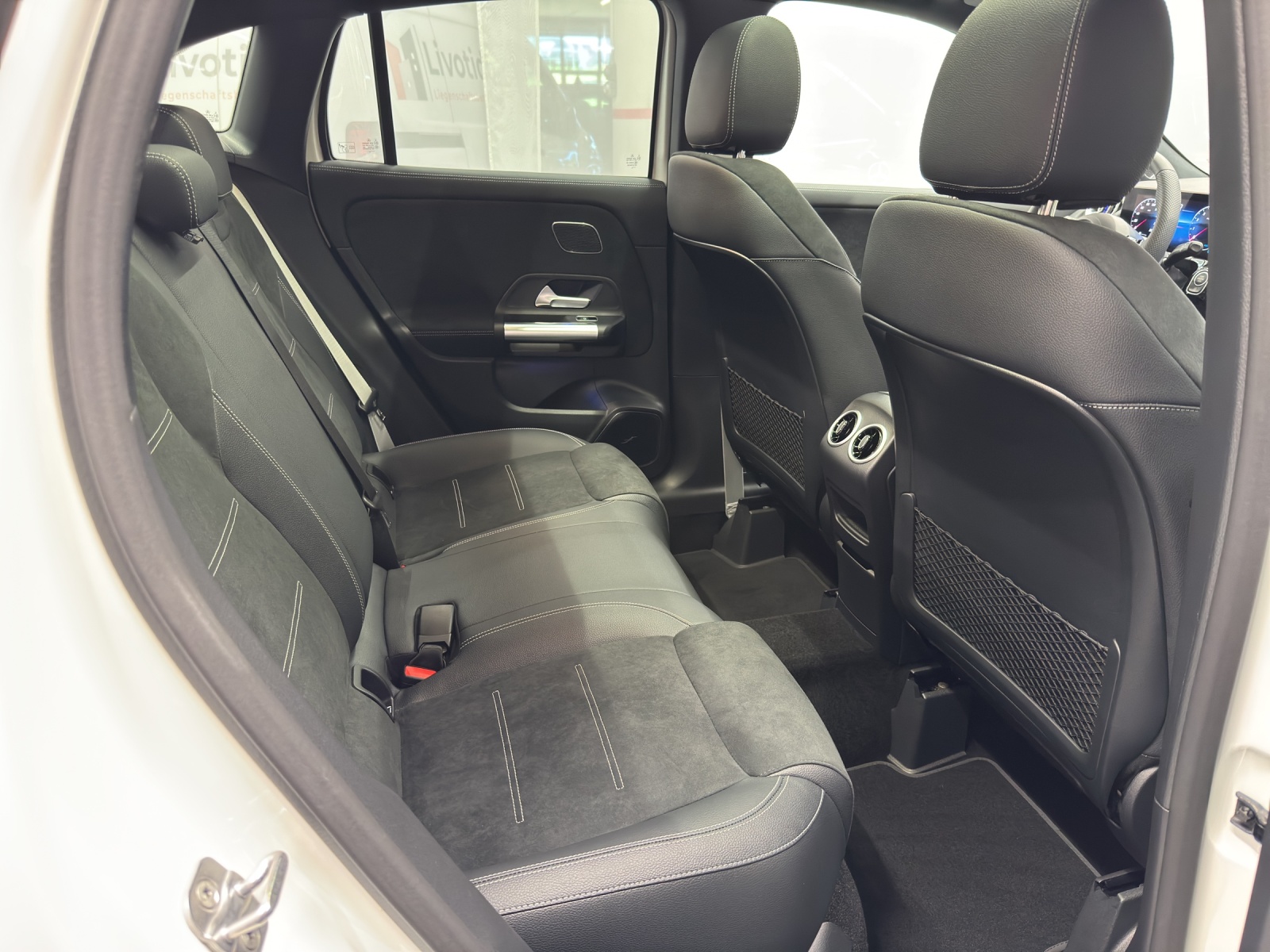 MERCEDES-BENZ GLA 250 Swiss Star-image-9
