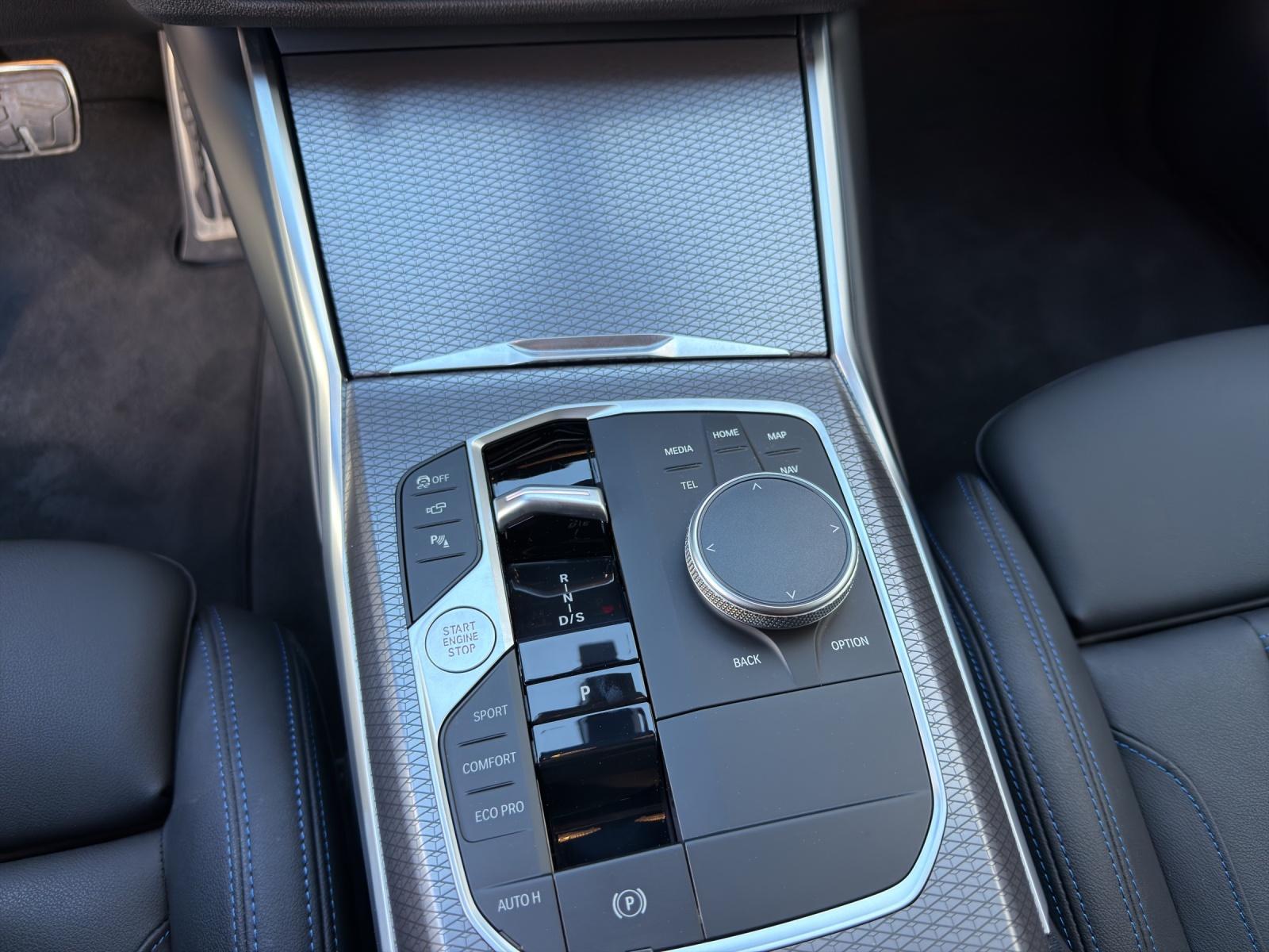BMW 320d xDrive SAG Touring-image-12