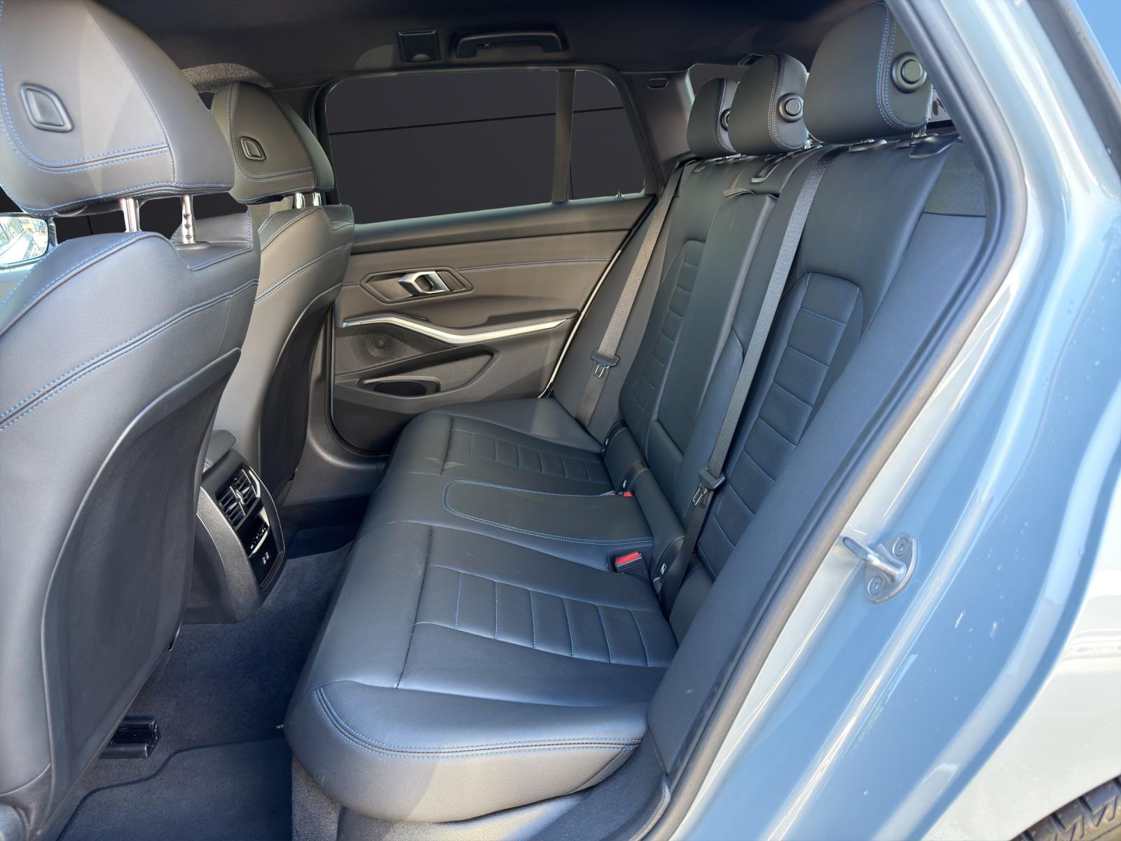 BMW 320d xDrive SAG Touring-image-17