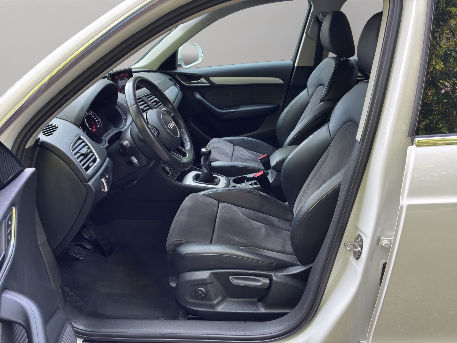 AUDI Q3 2.0 TDI sport quattro-image-9