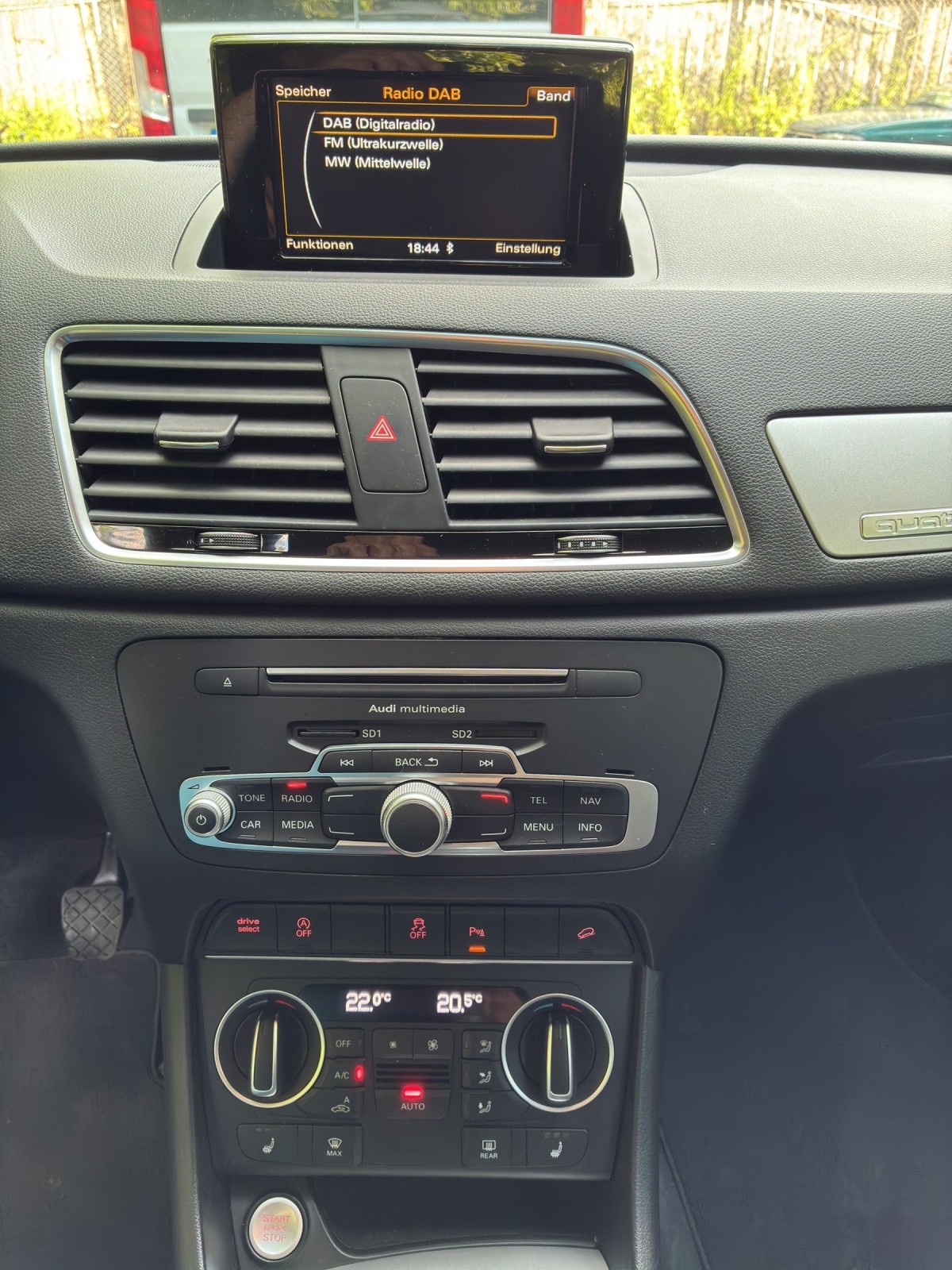 AUDI Q3 2.0 TDI sport quattro-image-14