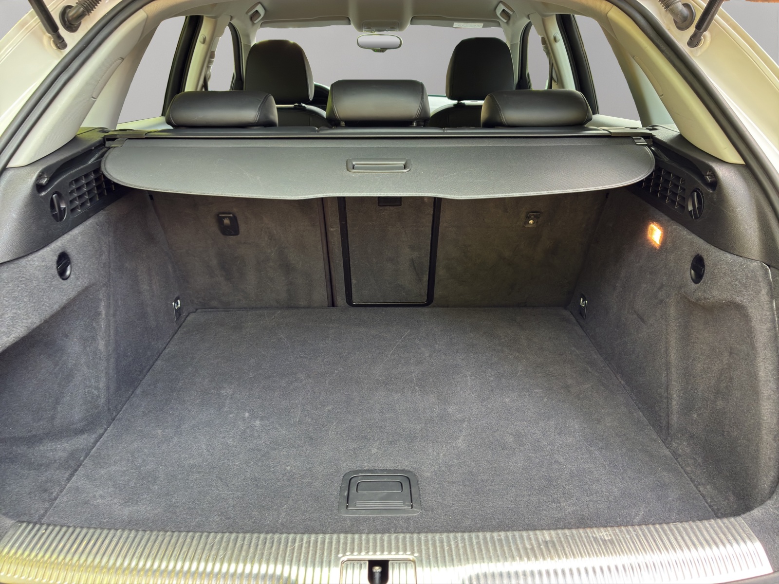 AUDI Q3 2.0 TDI sport quattro-image-15