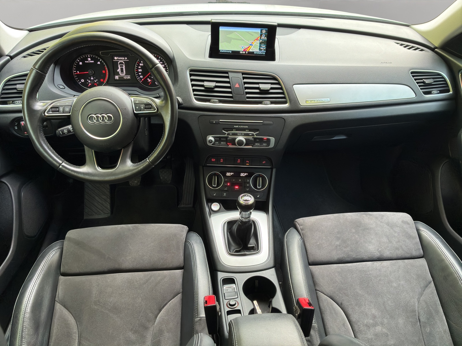 AUDI Q3 2.0 TDI sport quattro-image-8