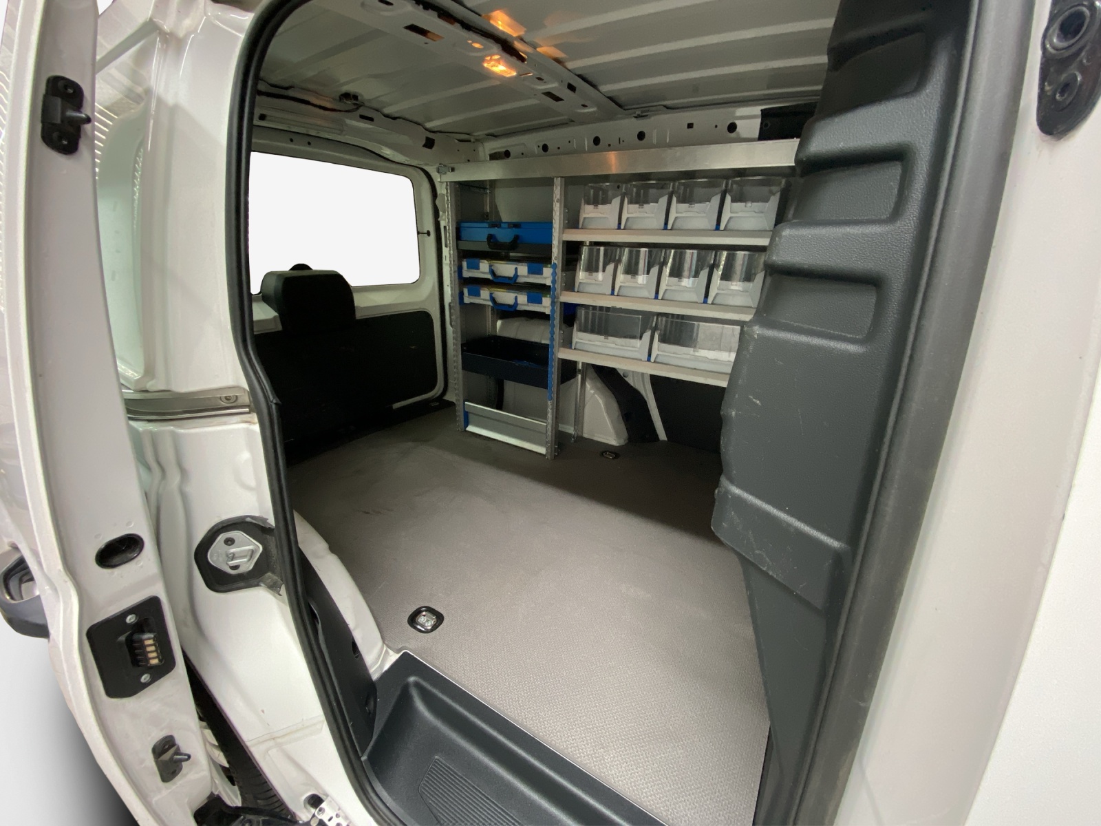 VW Caddy Cargo 2.0TDI-image-11