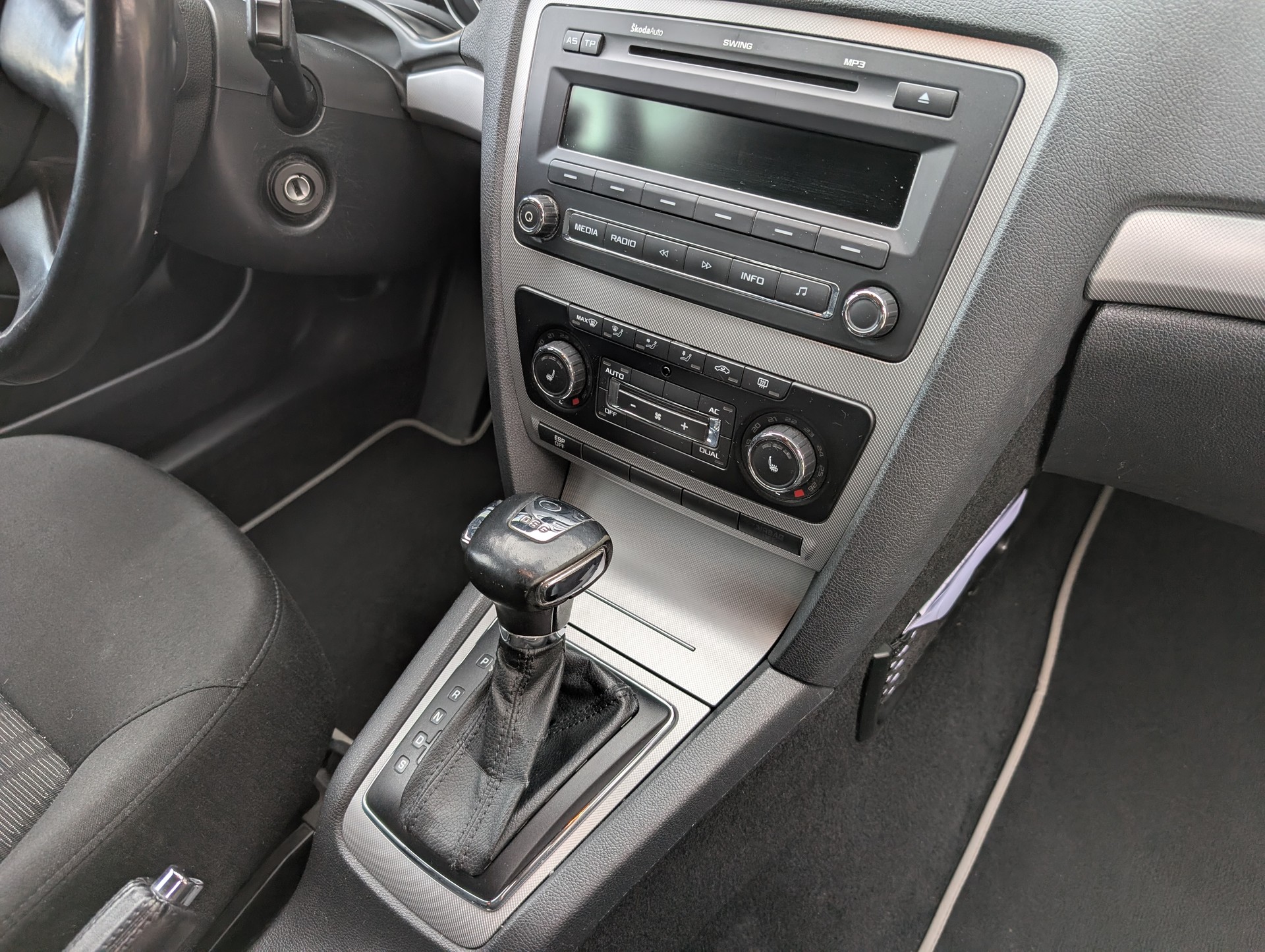 SKODA 2.0 TDI Elegance DSG-image-11