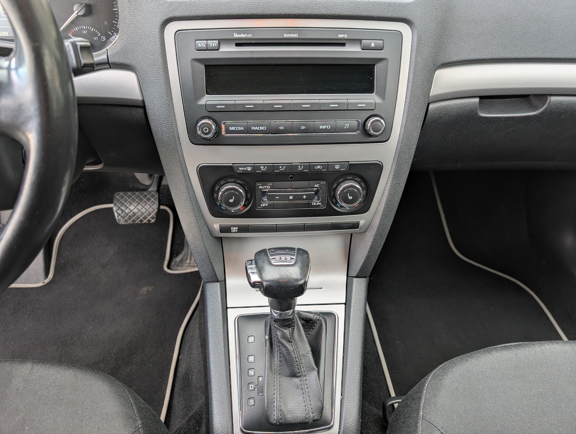 SKODA 2.0 TDI Elegance DSG-image-12