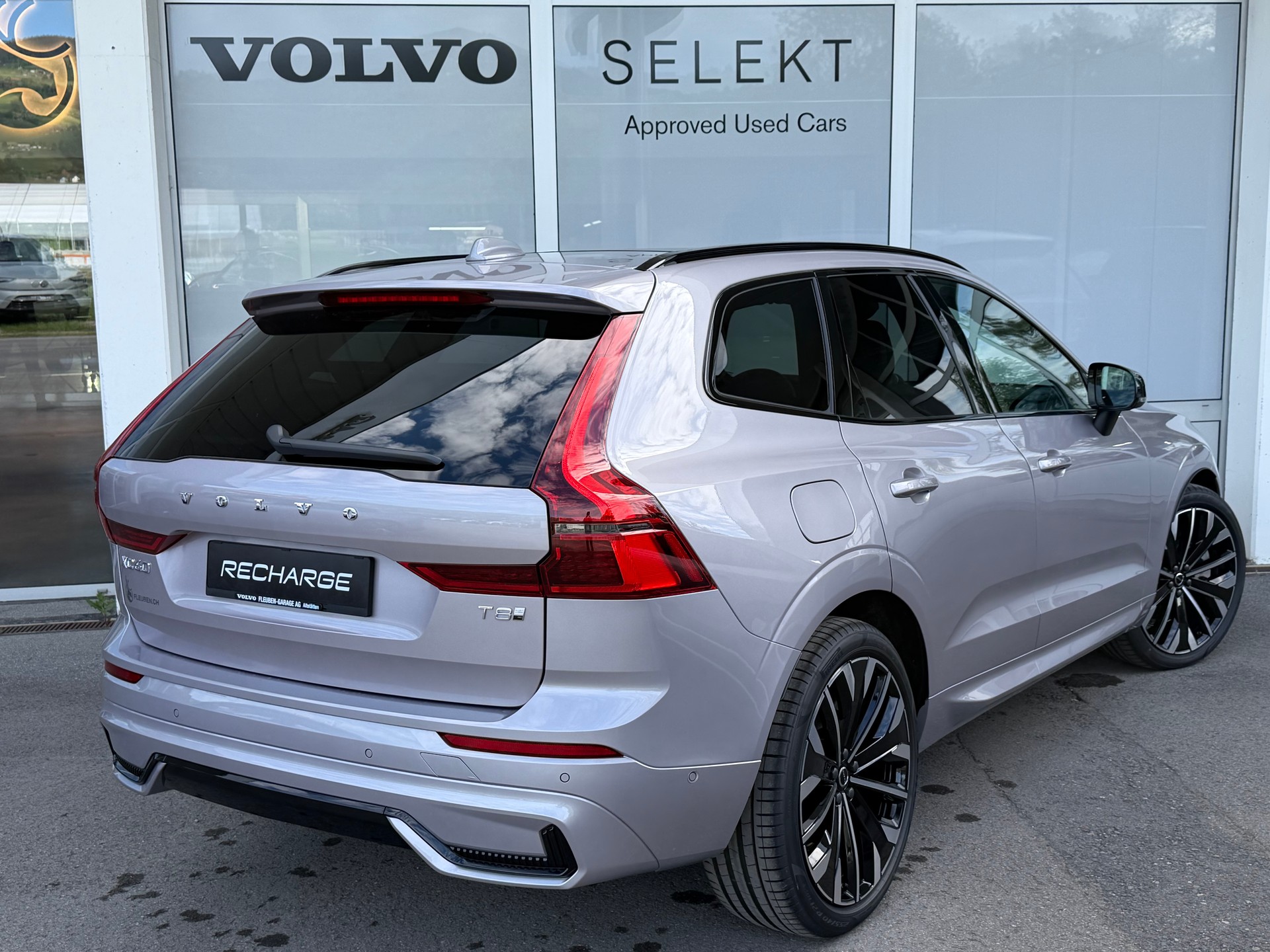 VOLVO XC60 T8 eAWD Ultra Dark Geartronic-showroom-element-1