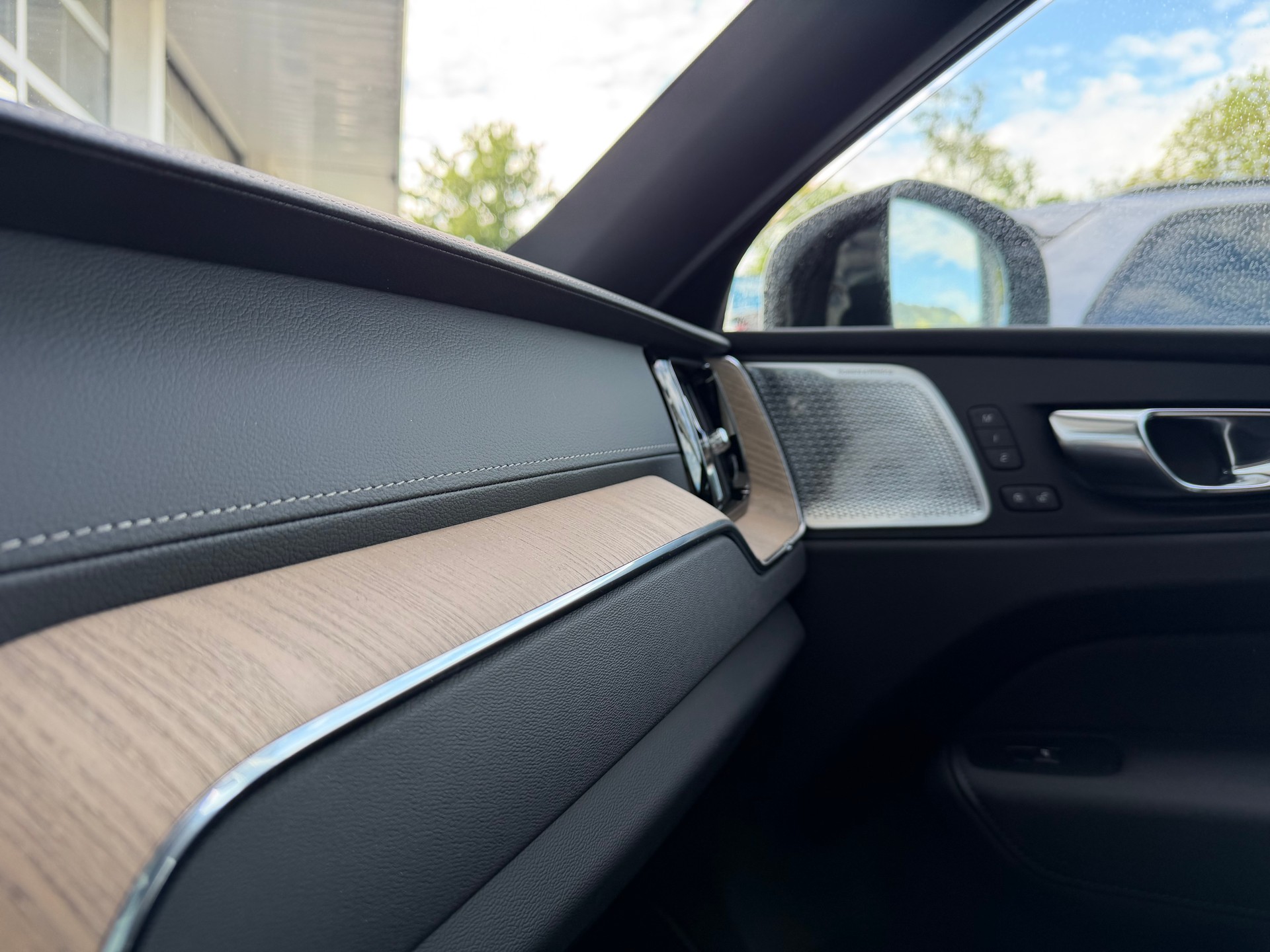 VOLVO XC60 T8 eAWD Ultra Dark Geartronic-image-12