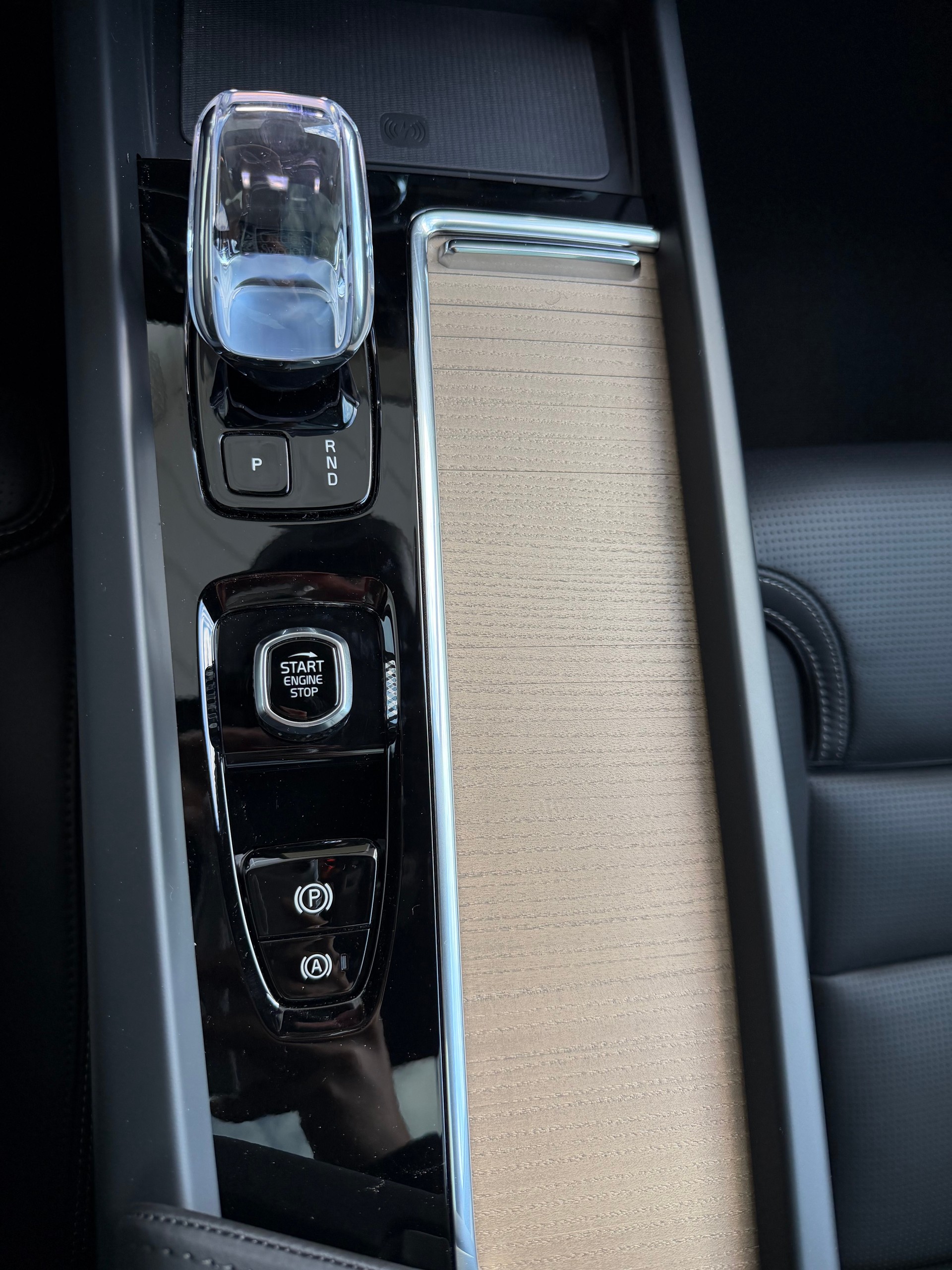 VOLVO XC60 T8 eAWD Ultra Dark Geartronic-image-13