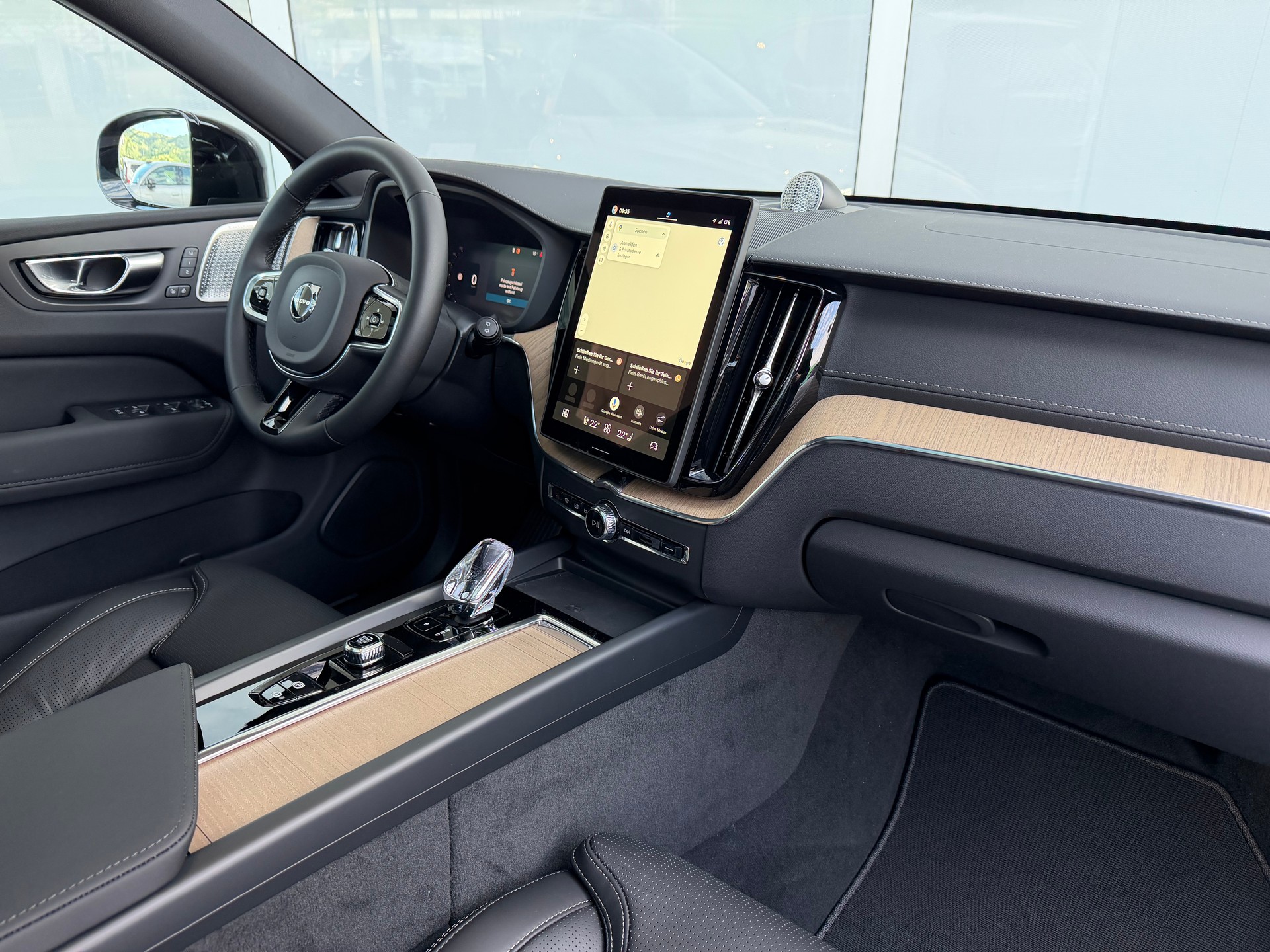 VOLVO XC60 T8 eAWD Ultra Dark Geartronic-showroom-element-2