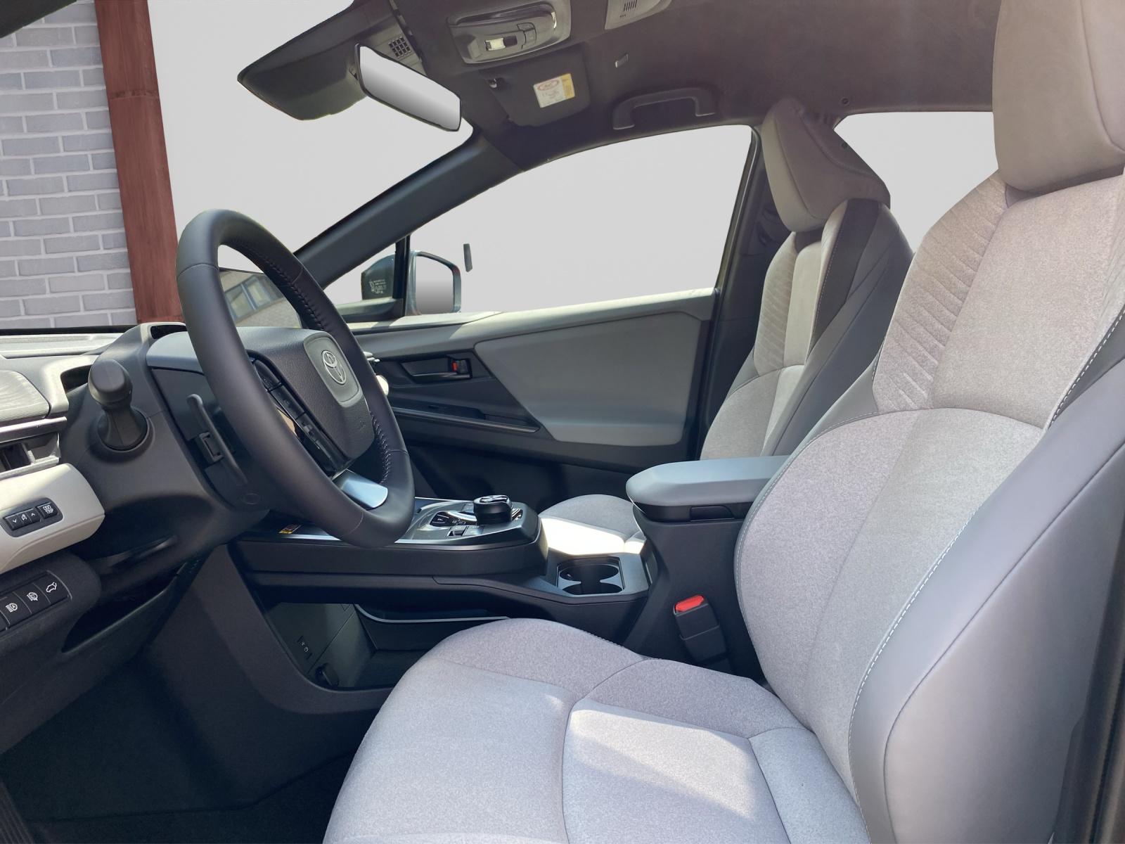 TOYOTA C-HR+ Premium AWD-image-7