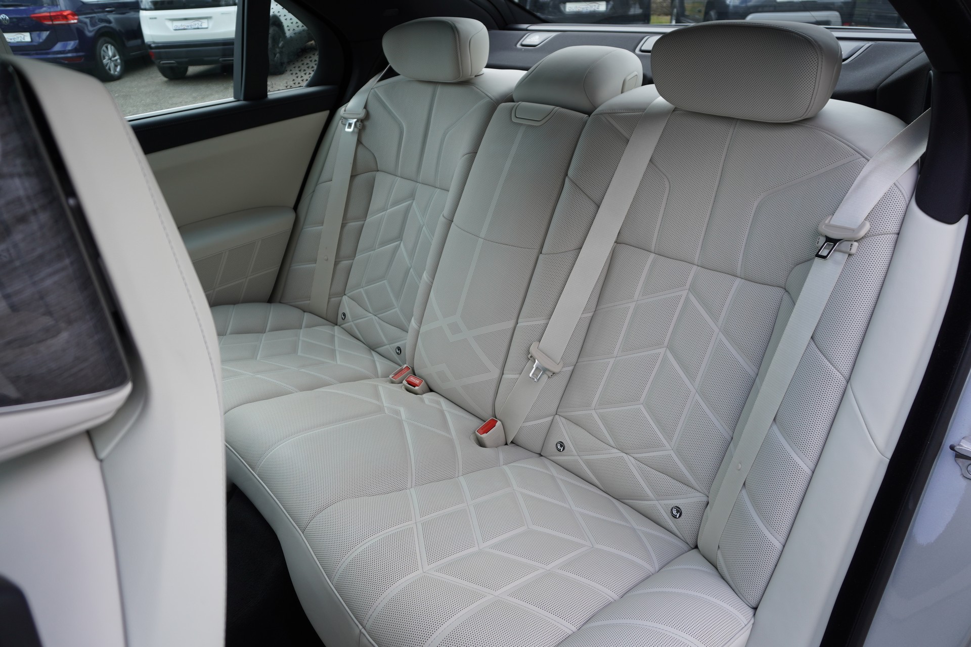 BMW 740d xDrive 48V Steptronic LUXURY!!!-image-12