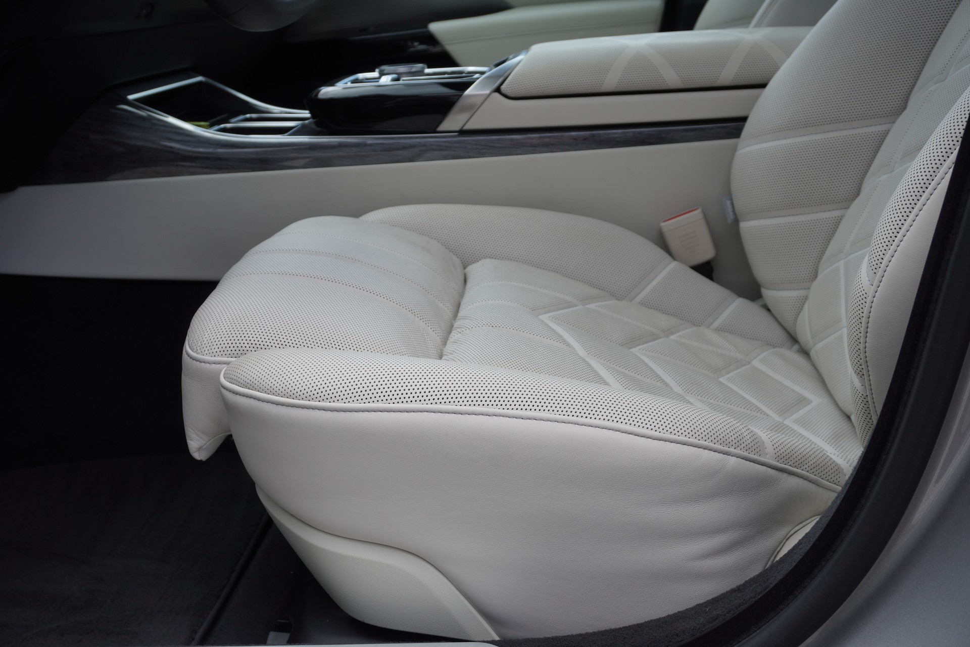 BMW 740d xDrive 48V Steptronic LUXURY!!!-image-44