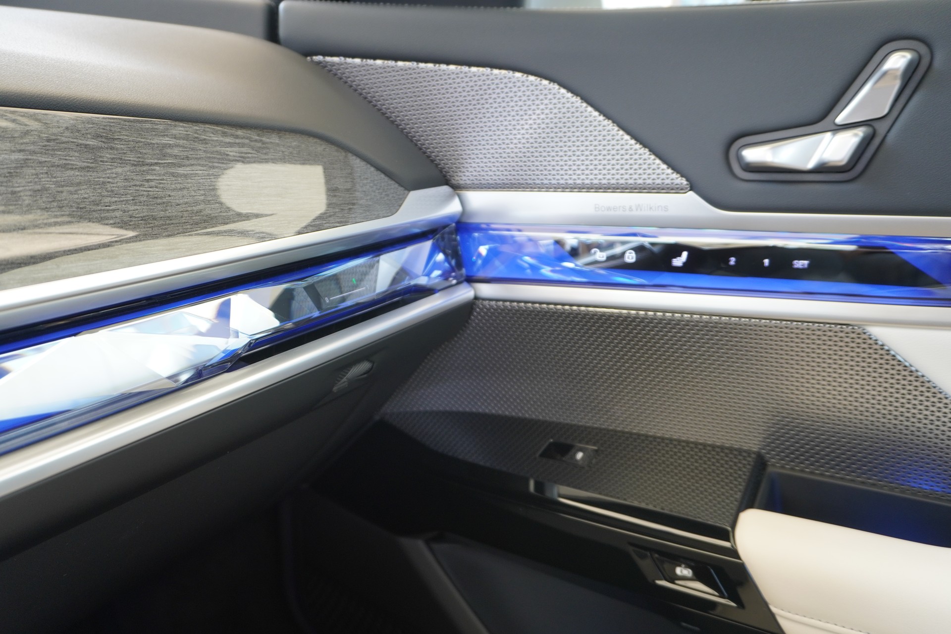 BMW 740d xDrive 48V Steptronic LUXURY!!!-image-51