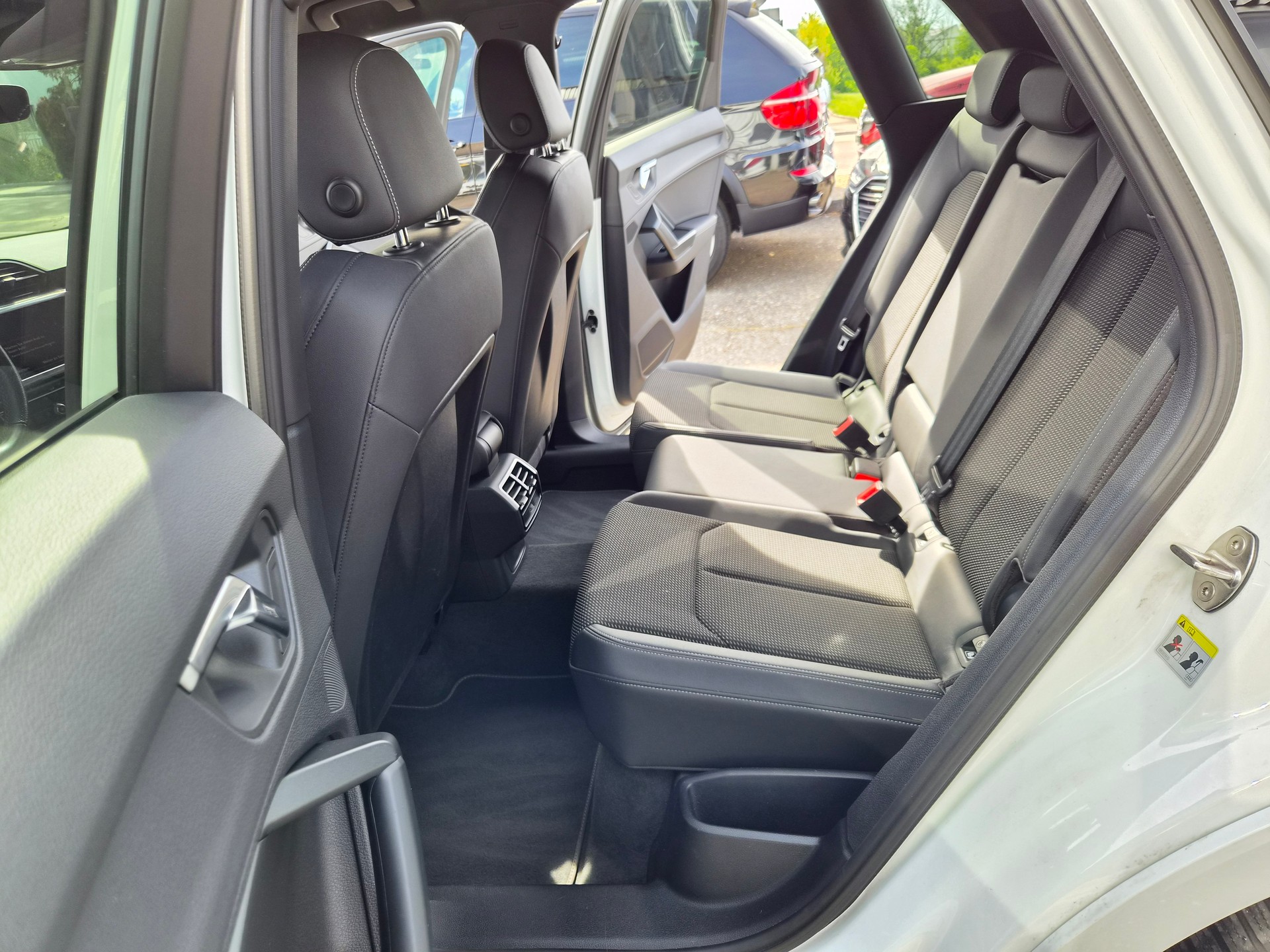 AUDI Q3 35 TDI S line Attraction quattro S-tronic S-Line-image-9