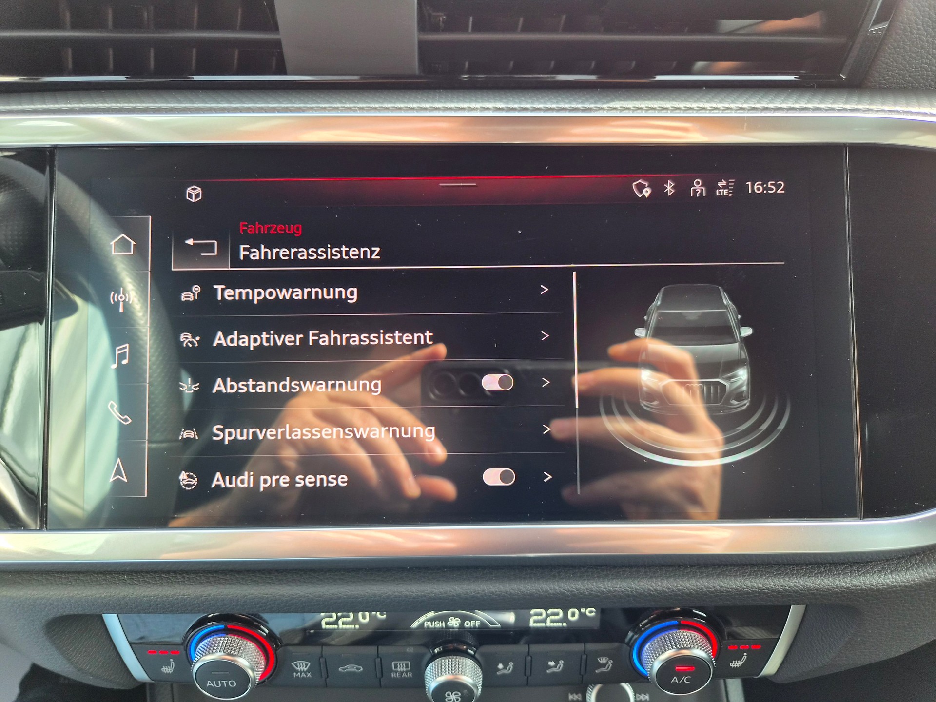 AUDI Q3 35 TDI S line Attraction quattro S-tronic S-Line-image-21