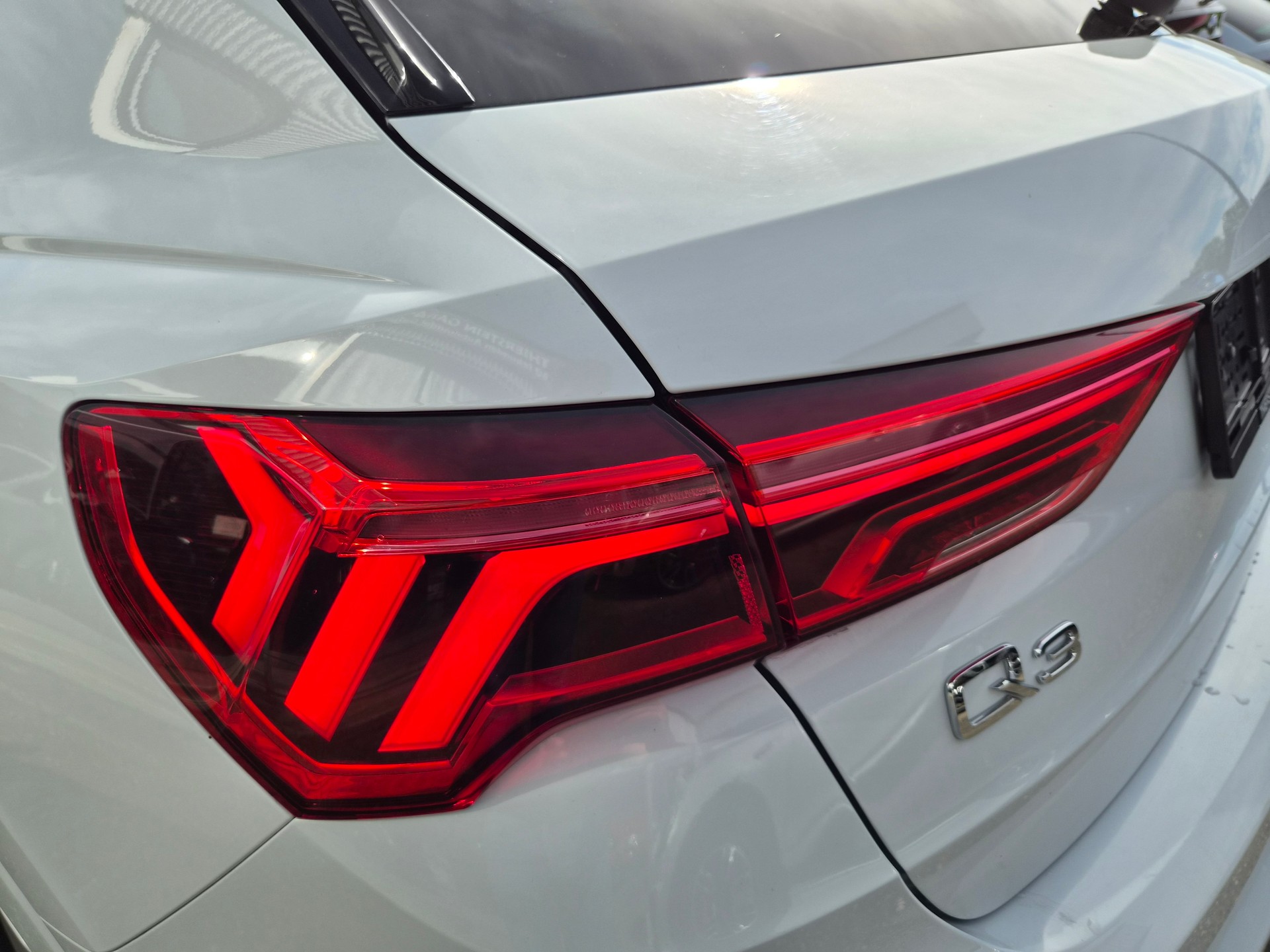 AUDI Q3 35 TDI S line Attraction quattro S-tronic S-Line-image-28