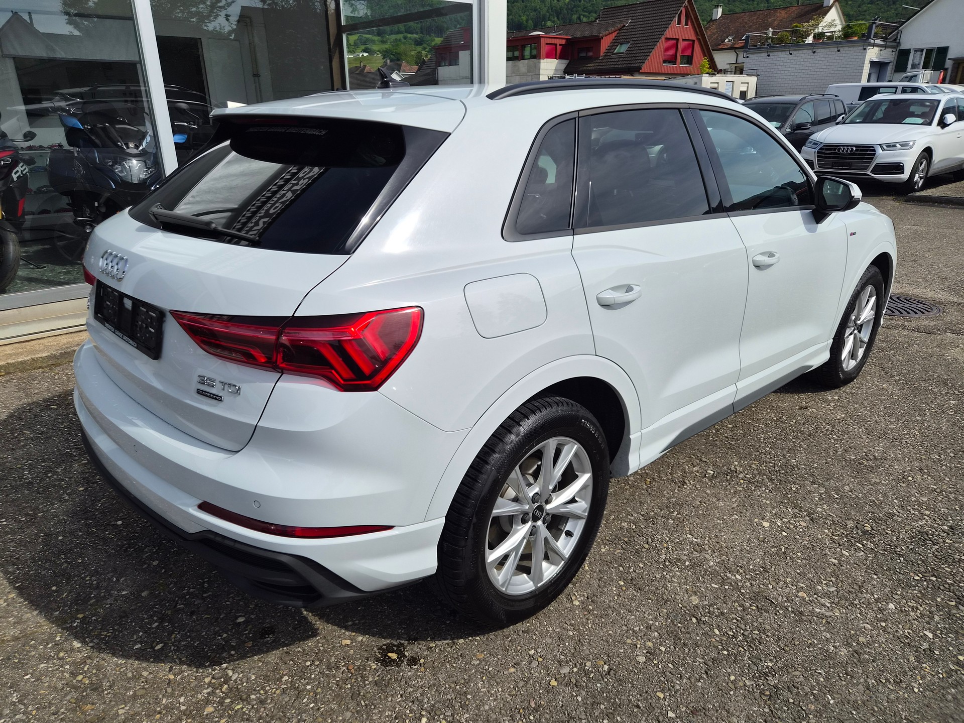 AUDI Q3 35 TDI S line Attraction quattro S-tronic S-Line-image-5