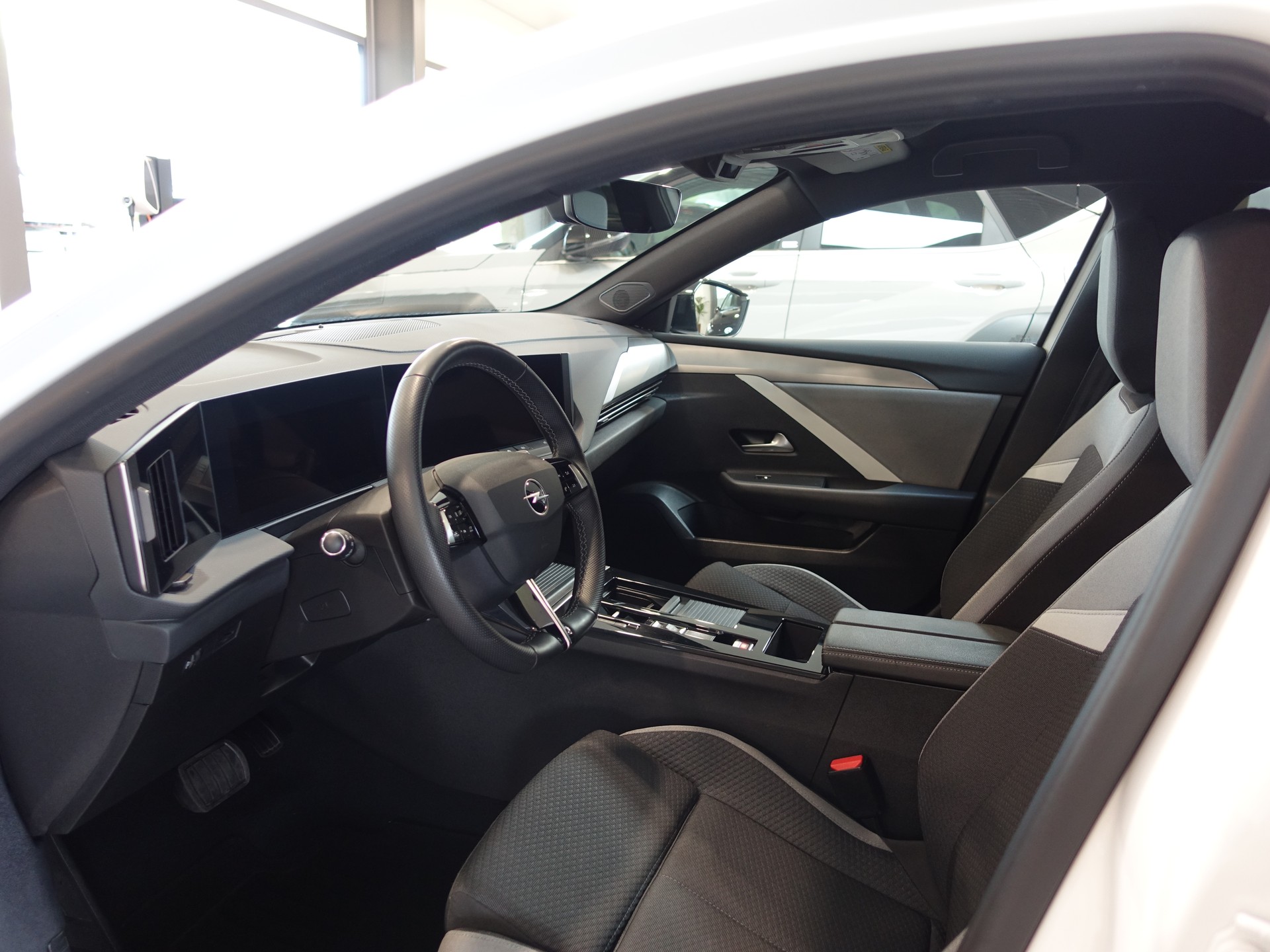 OPEL Astra 1.2i MHEV Edition Automat-image-15