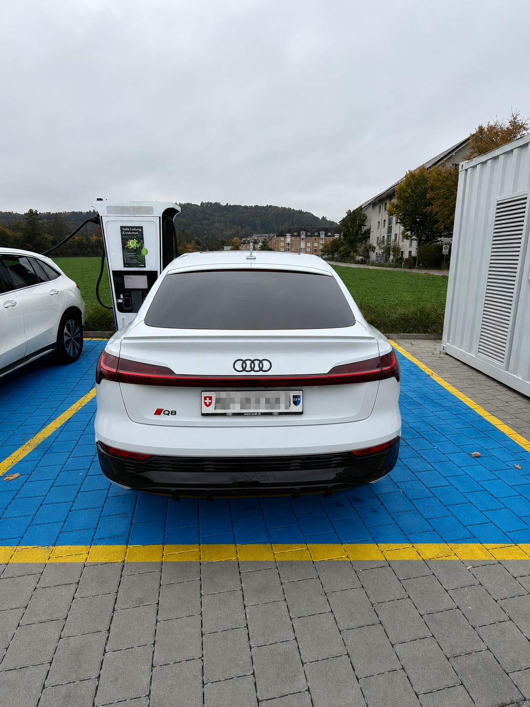 AUDI Q8 Sportback 50 e-tron S Line quattro-image-2