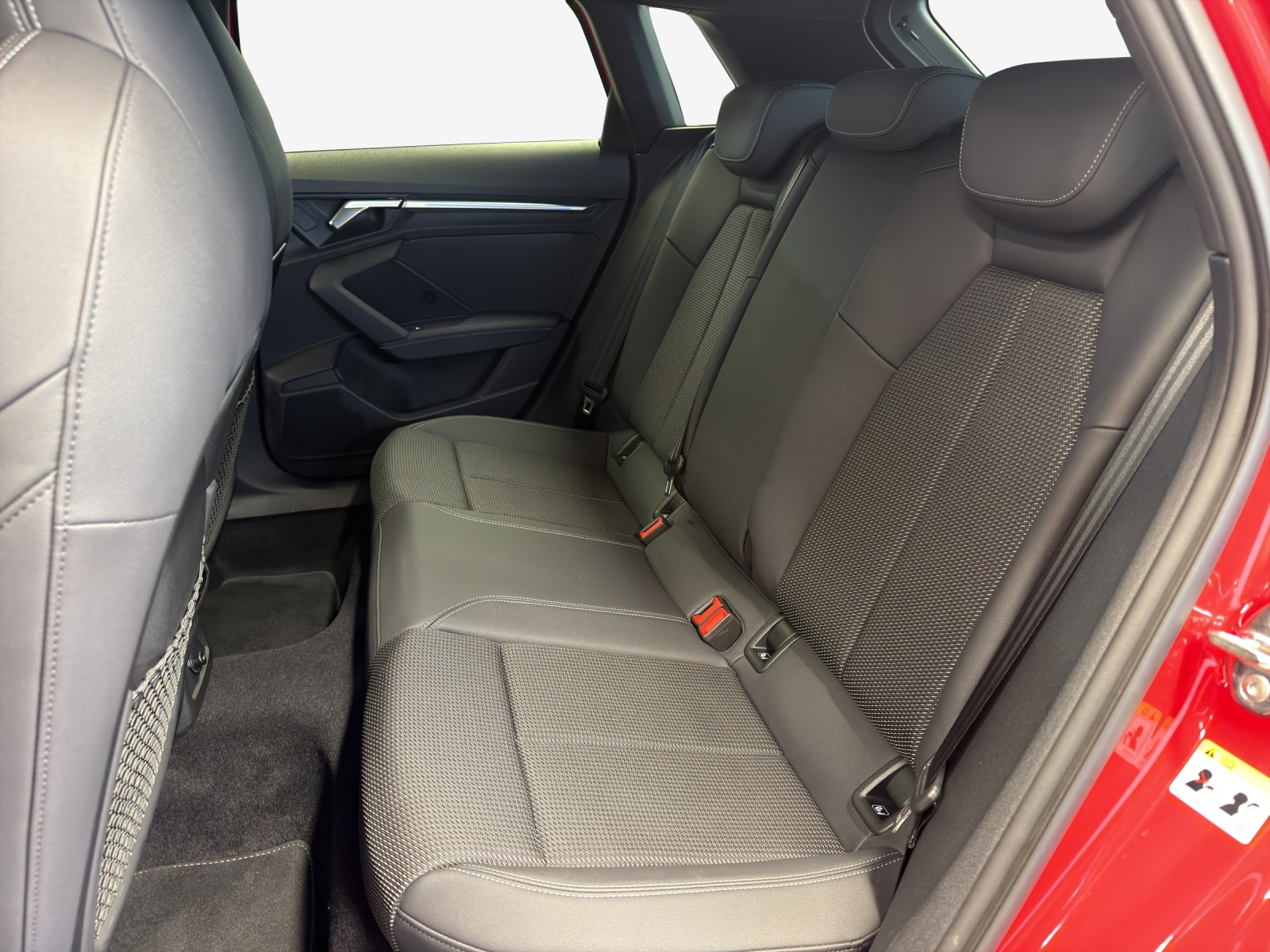 AUDI A3 Sportback 35 TFSI S line Attraction S-tronic-image-11