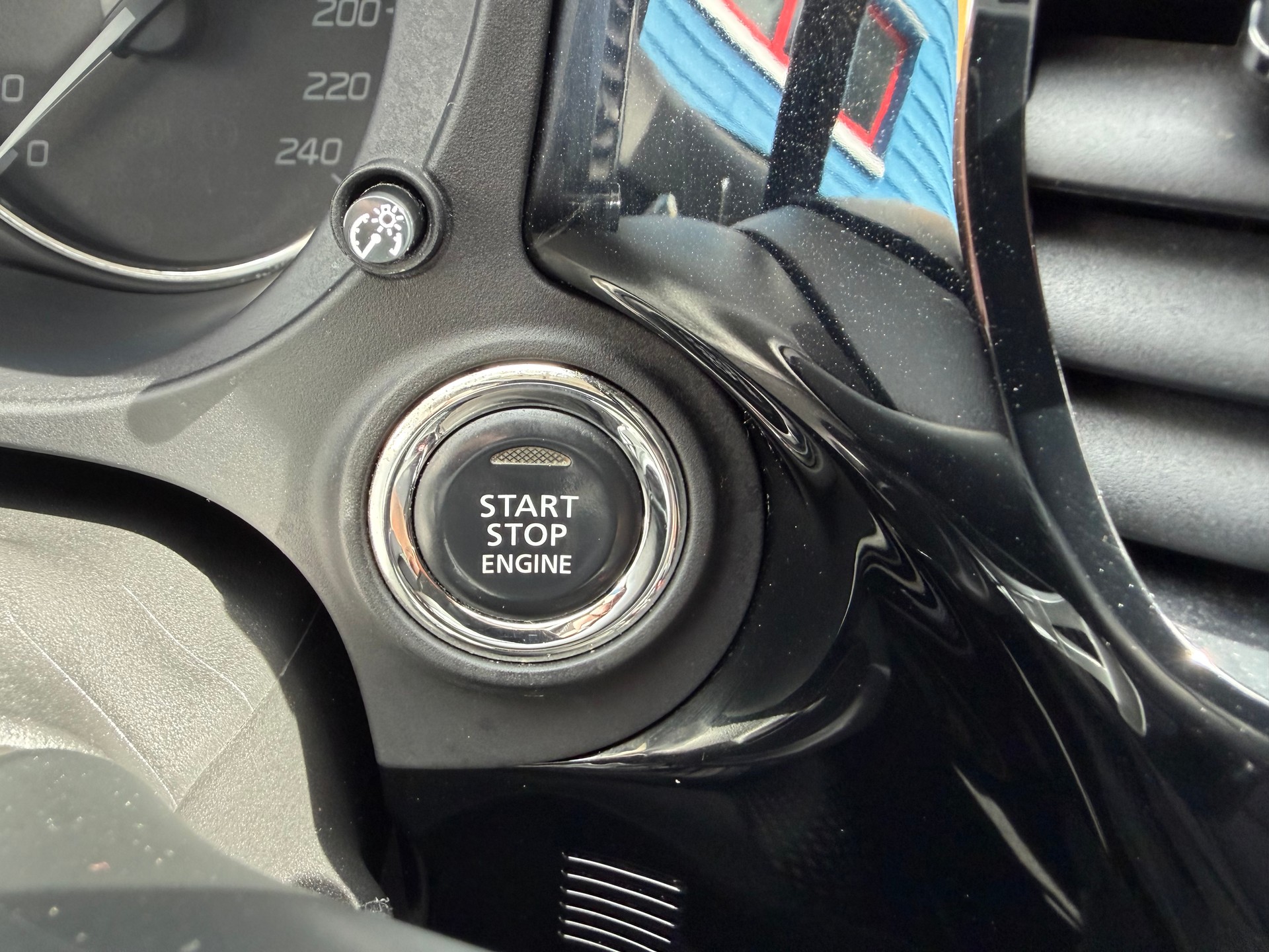 MITSUBISHI Outlander 2.0 Value 4WD CVT-image-15