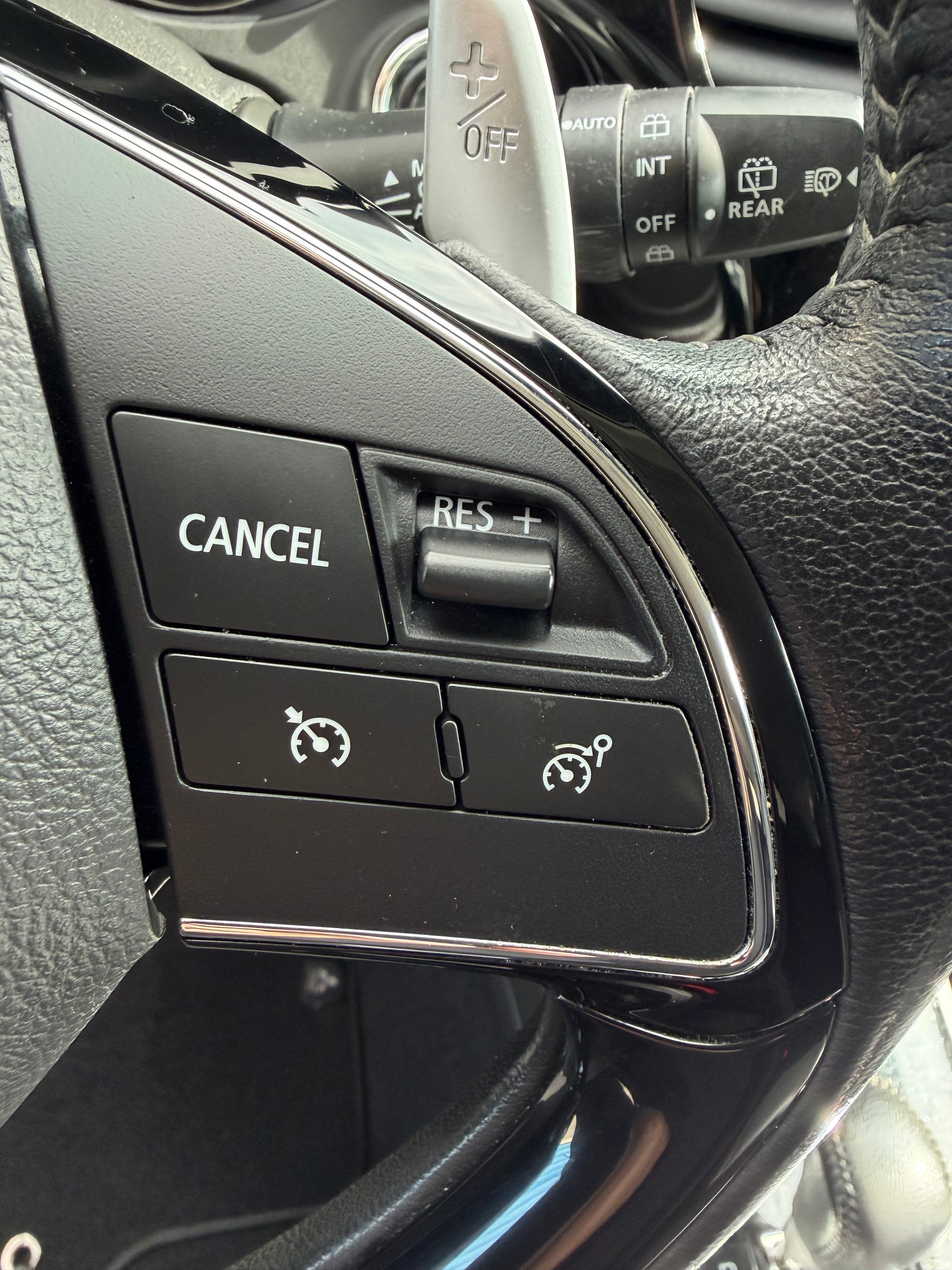 MITSUBISHI Outlander 2.0 Value 4WD CVT-image-12