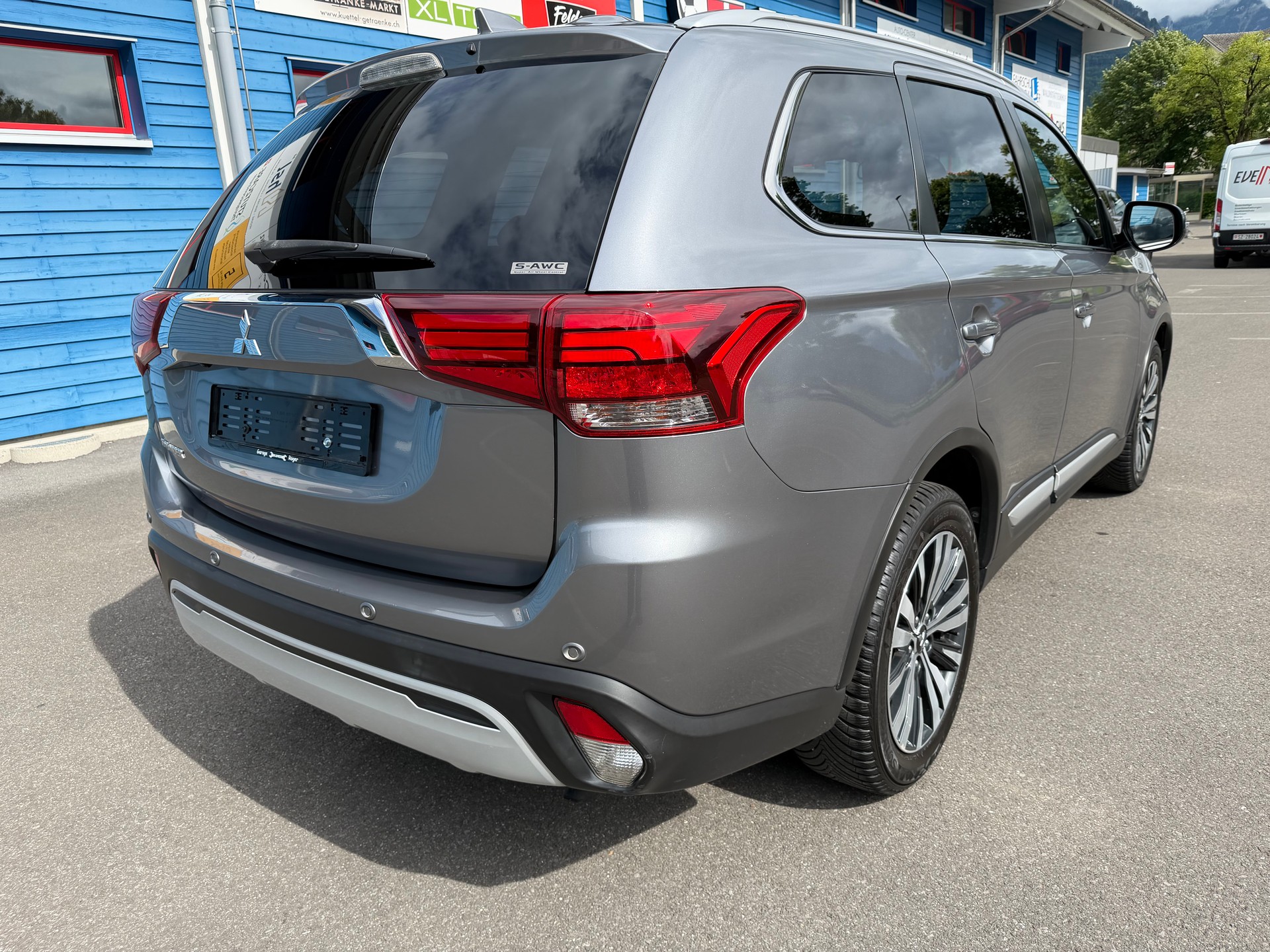 MITSUBISHI Outlander 2.0 Value 4WD CVT-image-2