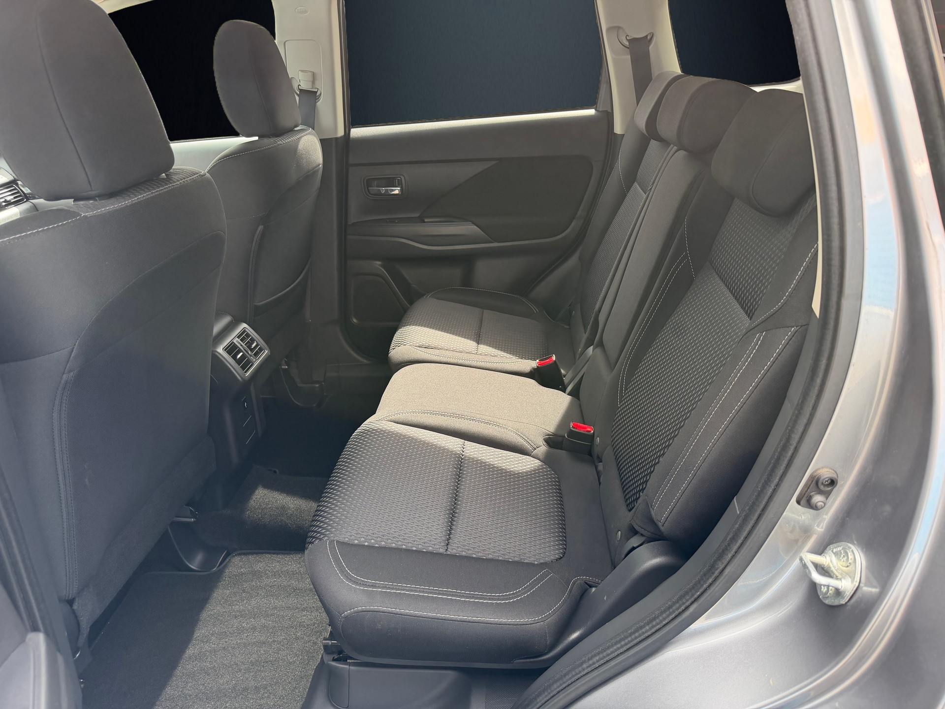 MITSUBISHI Outlander 2.0 Value 4WD CVT-image-5