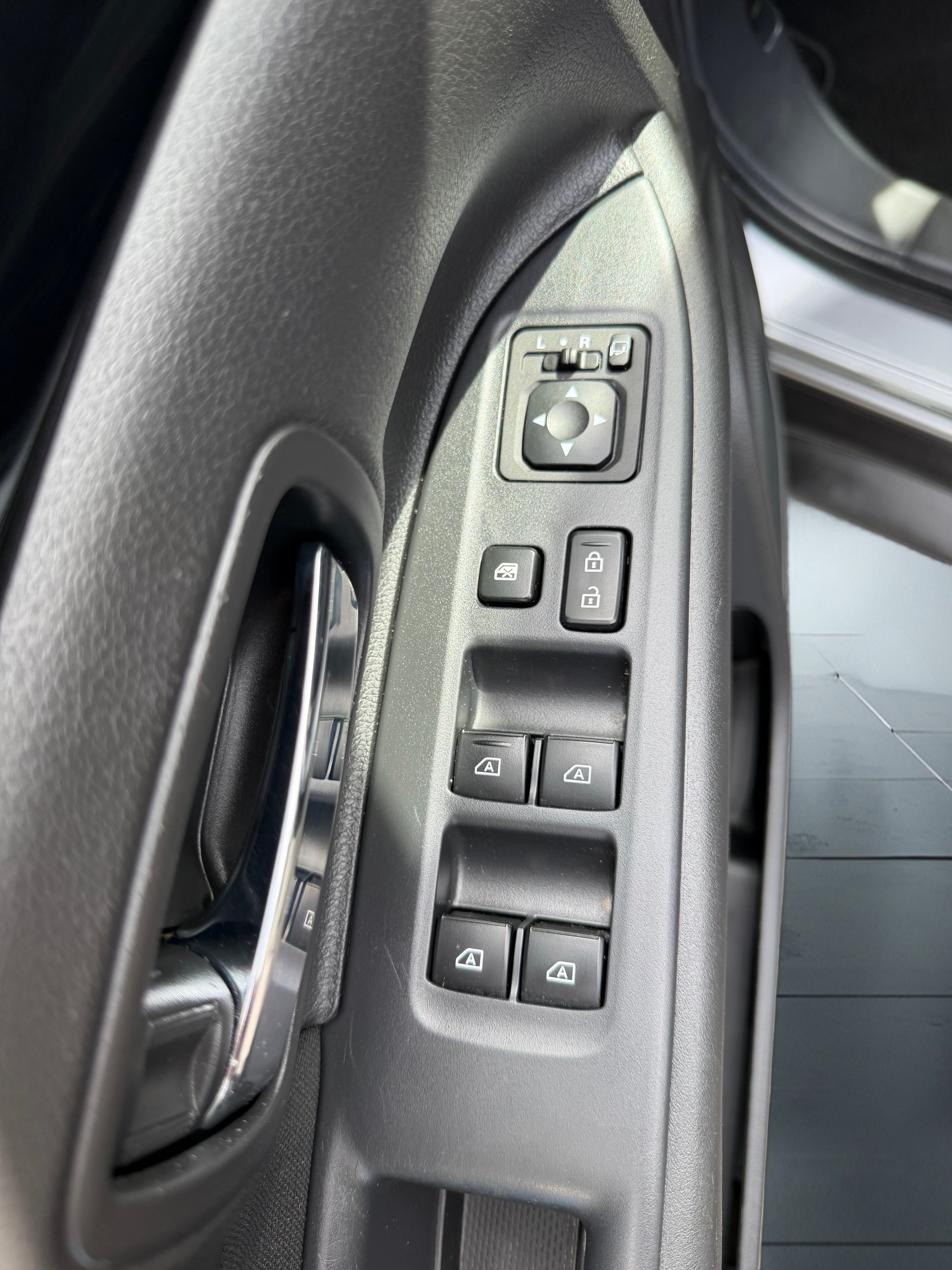 MITSUBISHI Outlander 2.0 Value 4WD CVT-image-9