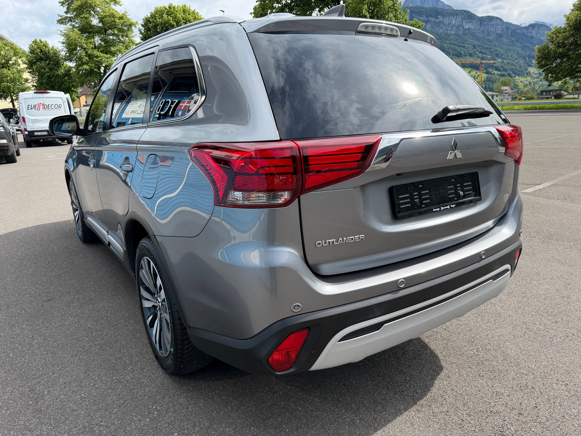 MITSUBISHI Outlander 2.0 Value 4WD CVT-image-3