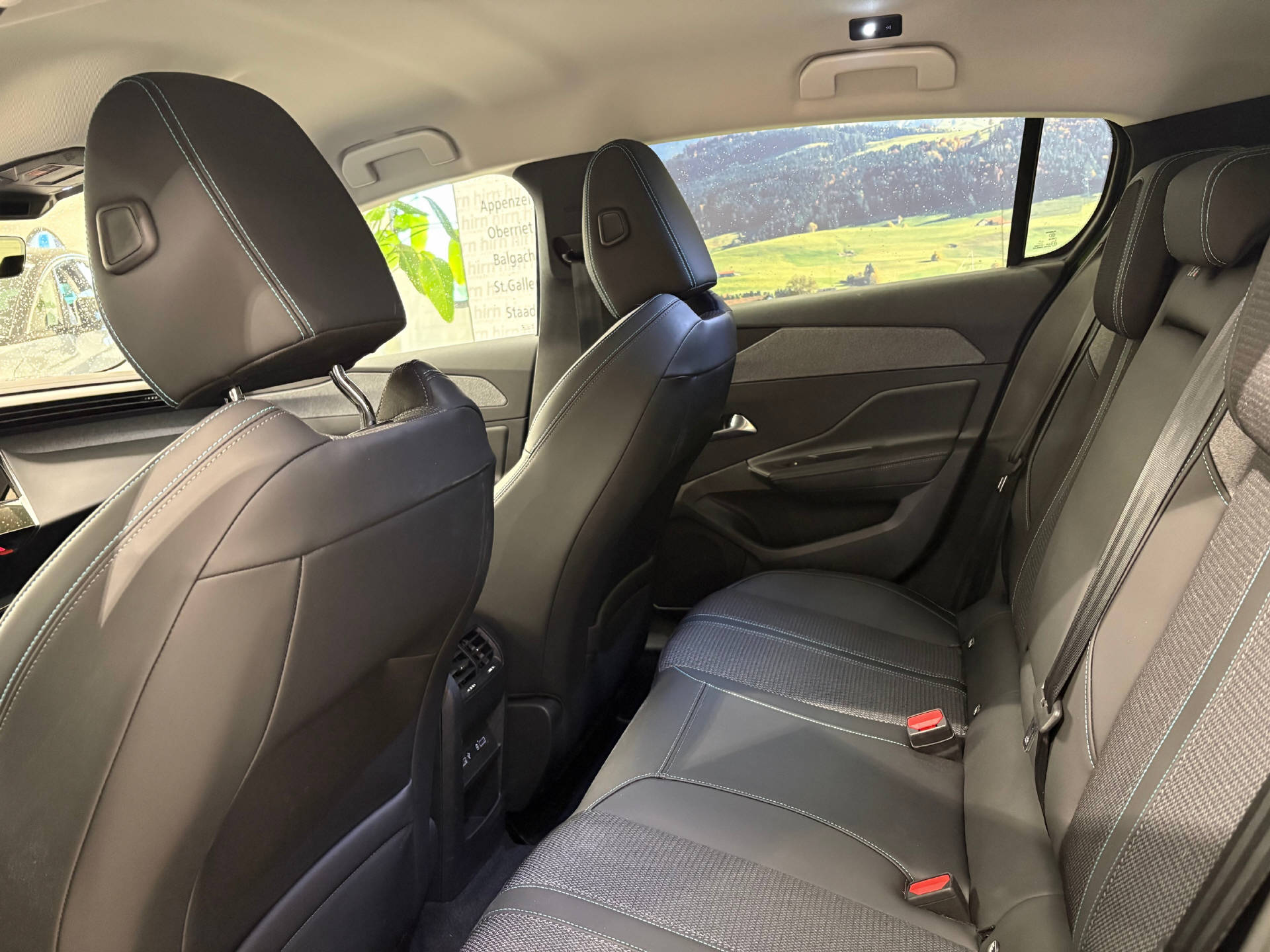 PEUGEOT 308 1.2 PureTech Allure Pack-image-7