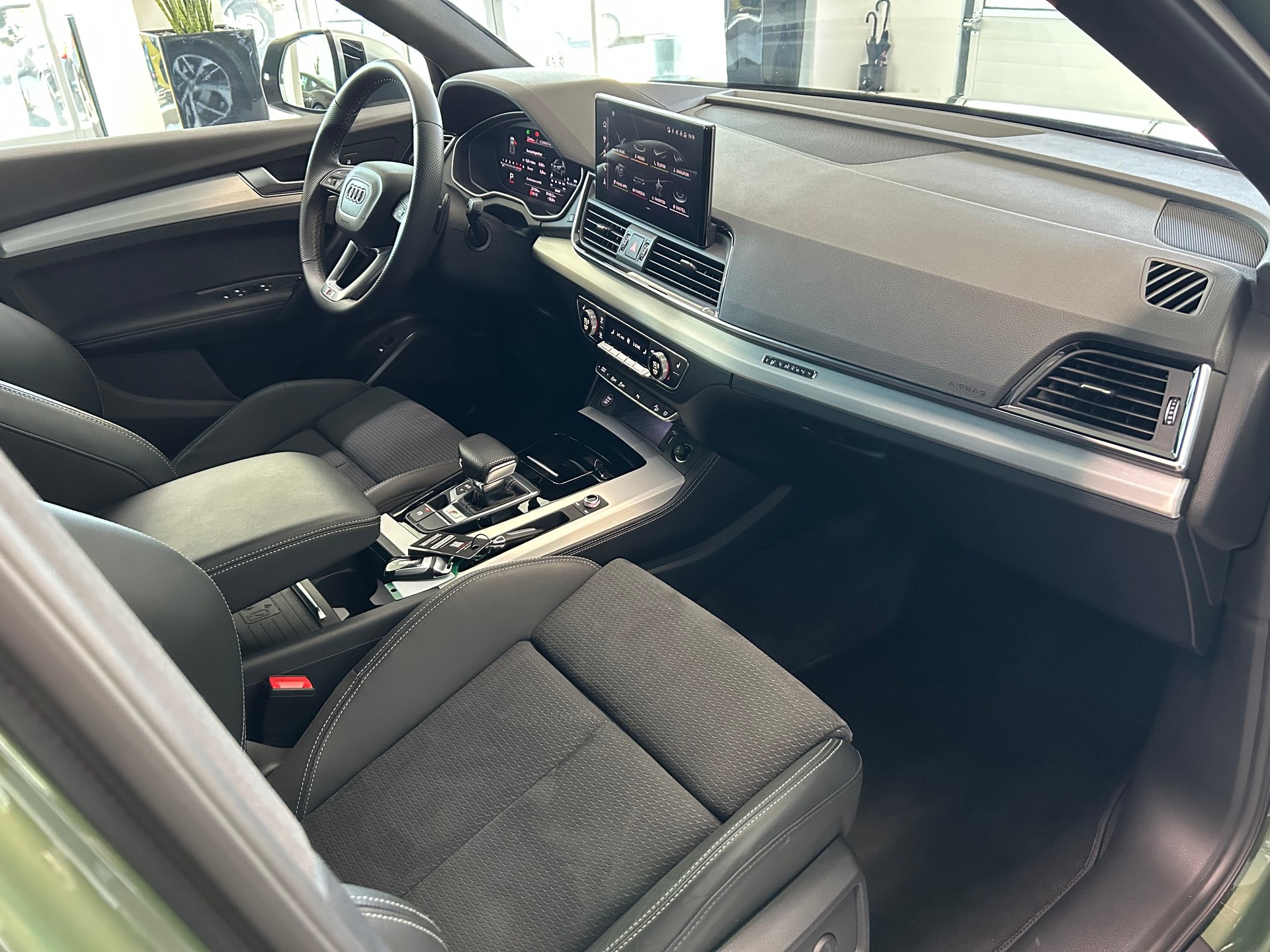 AUDI SQ5 TDI quattro tiptronic-image-9