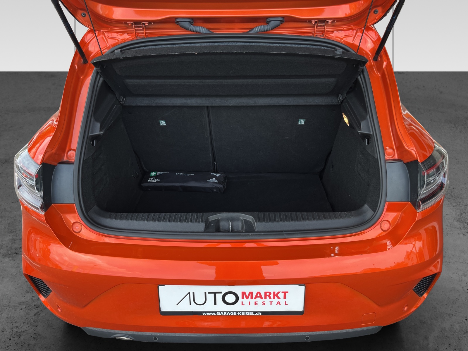 RENAULT Clio 1.0 Techno-image-11